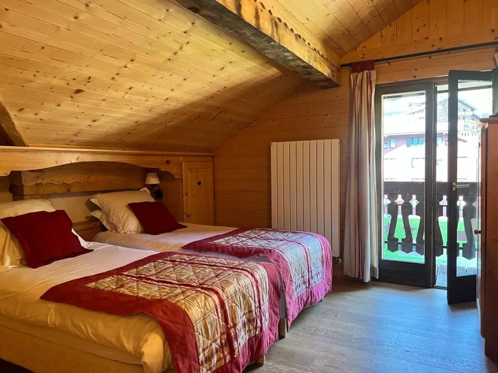 Bedroom, Bed in Fleur des Neiges