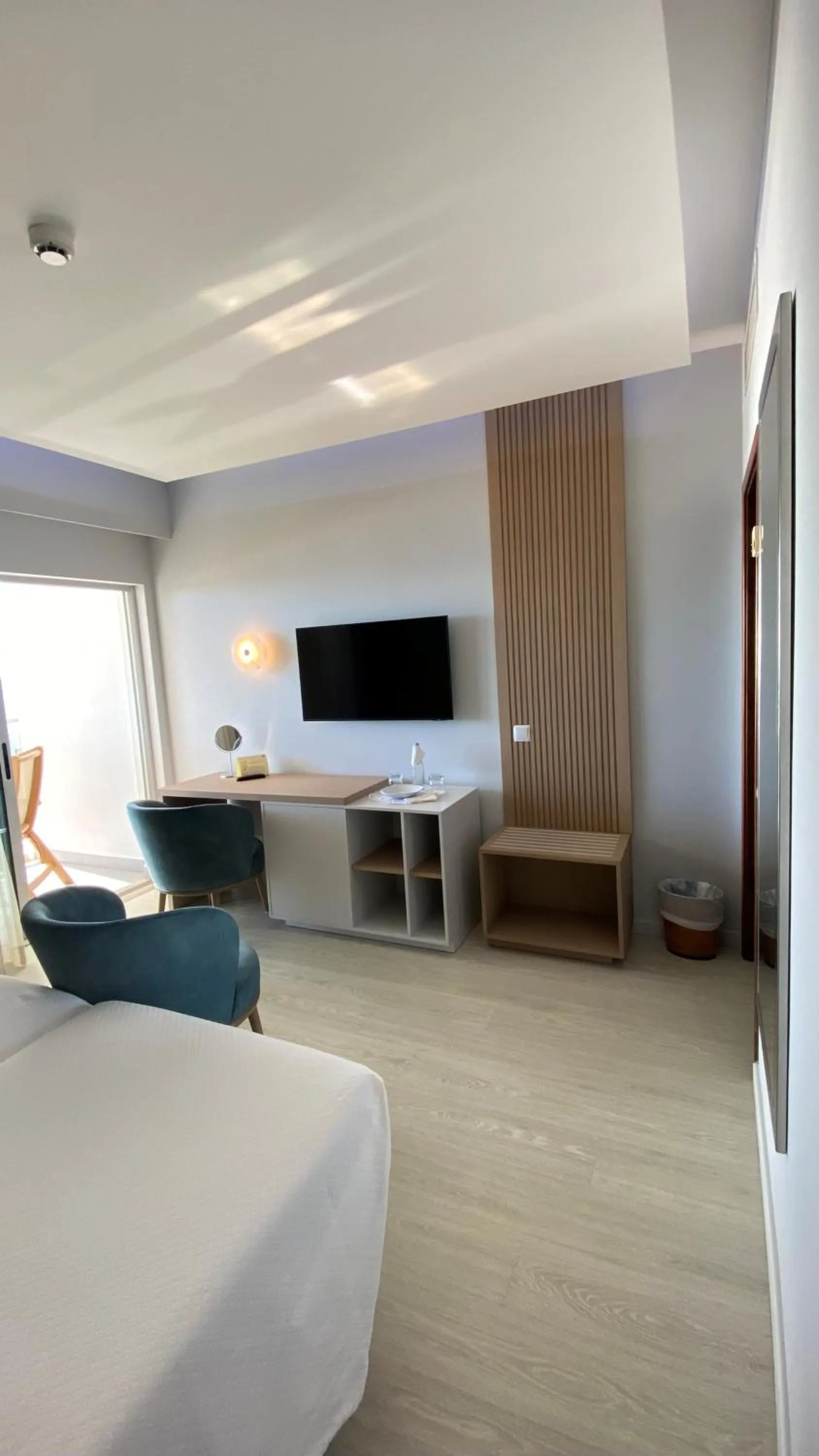 Photo of the whole room, Bed in Alisios