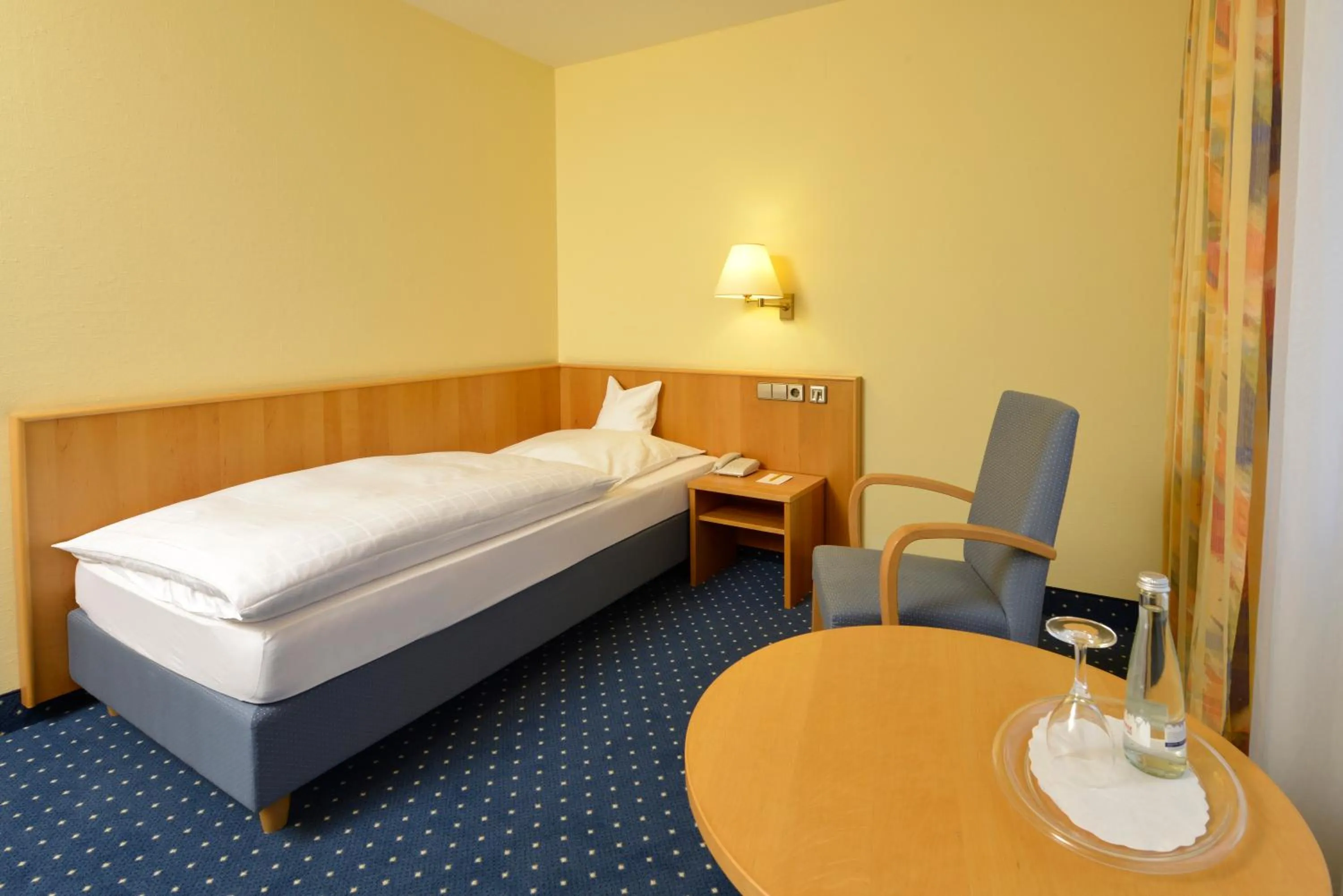 Seating area, Bed in Hotel Sonne Eintracht KG Achern