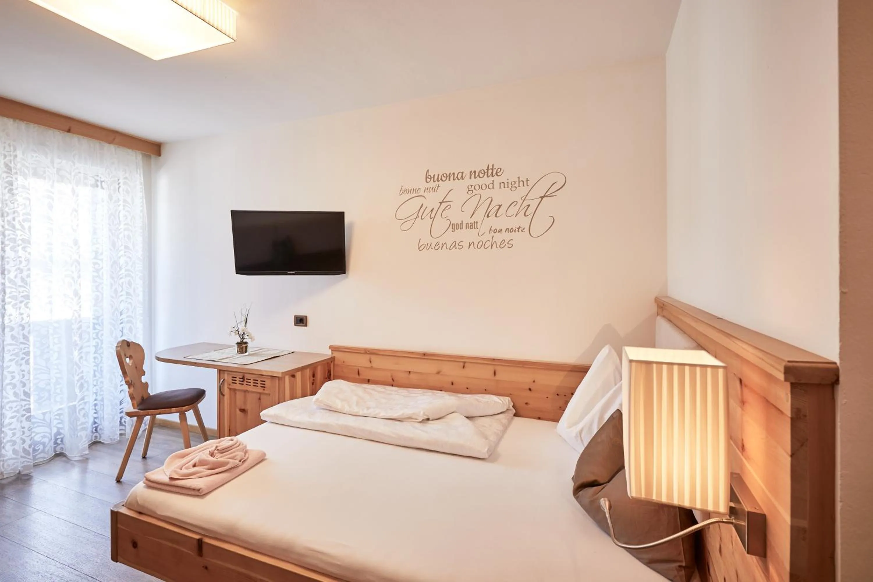 Bedroom, Bed in Hotel Garni Savoy - new opening