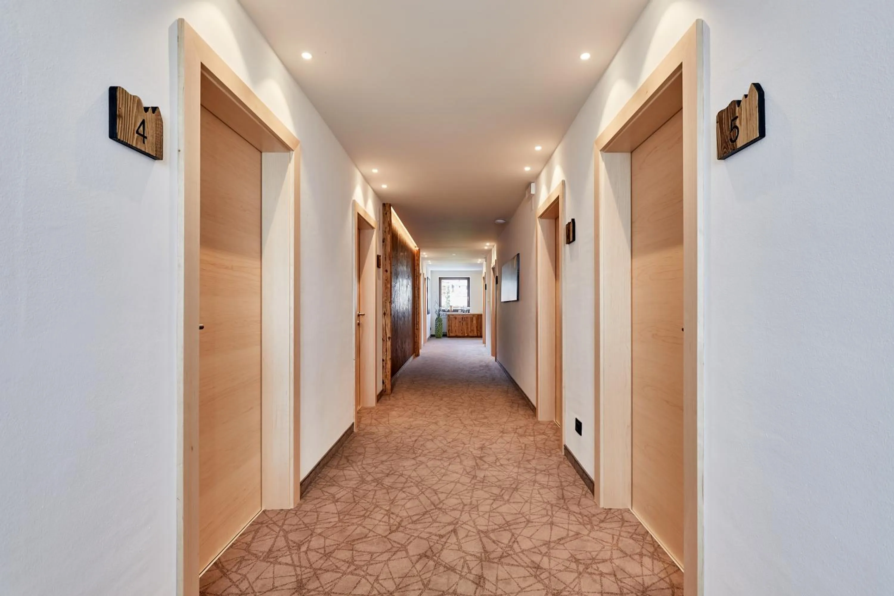 Decorative detail in Hotel Garni Savoy - new opening