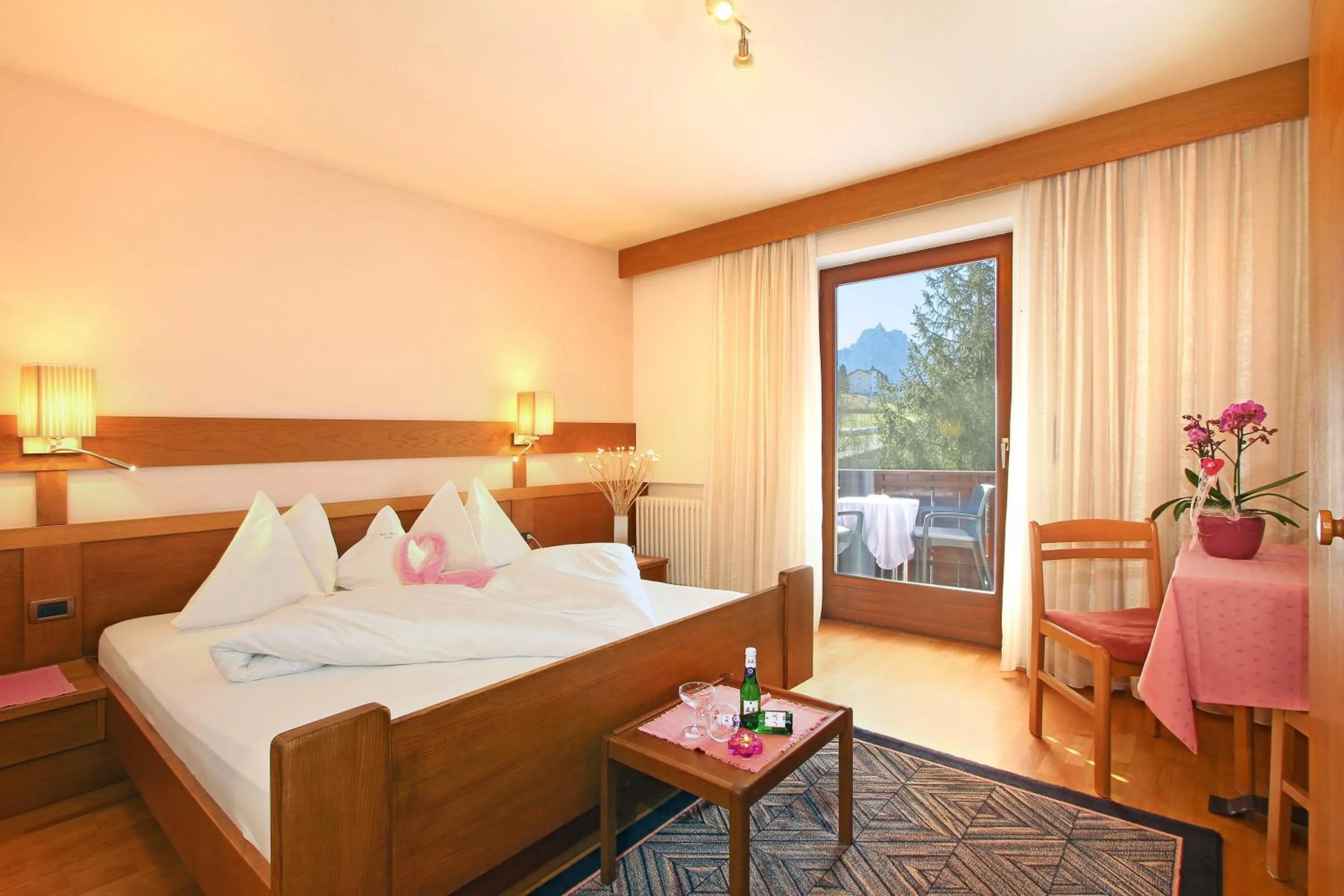 Balcony/Terrace, Bed in Hotel Garni Savoy - new opening