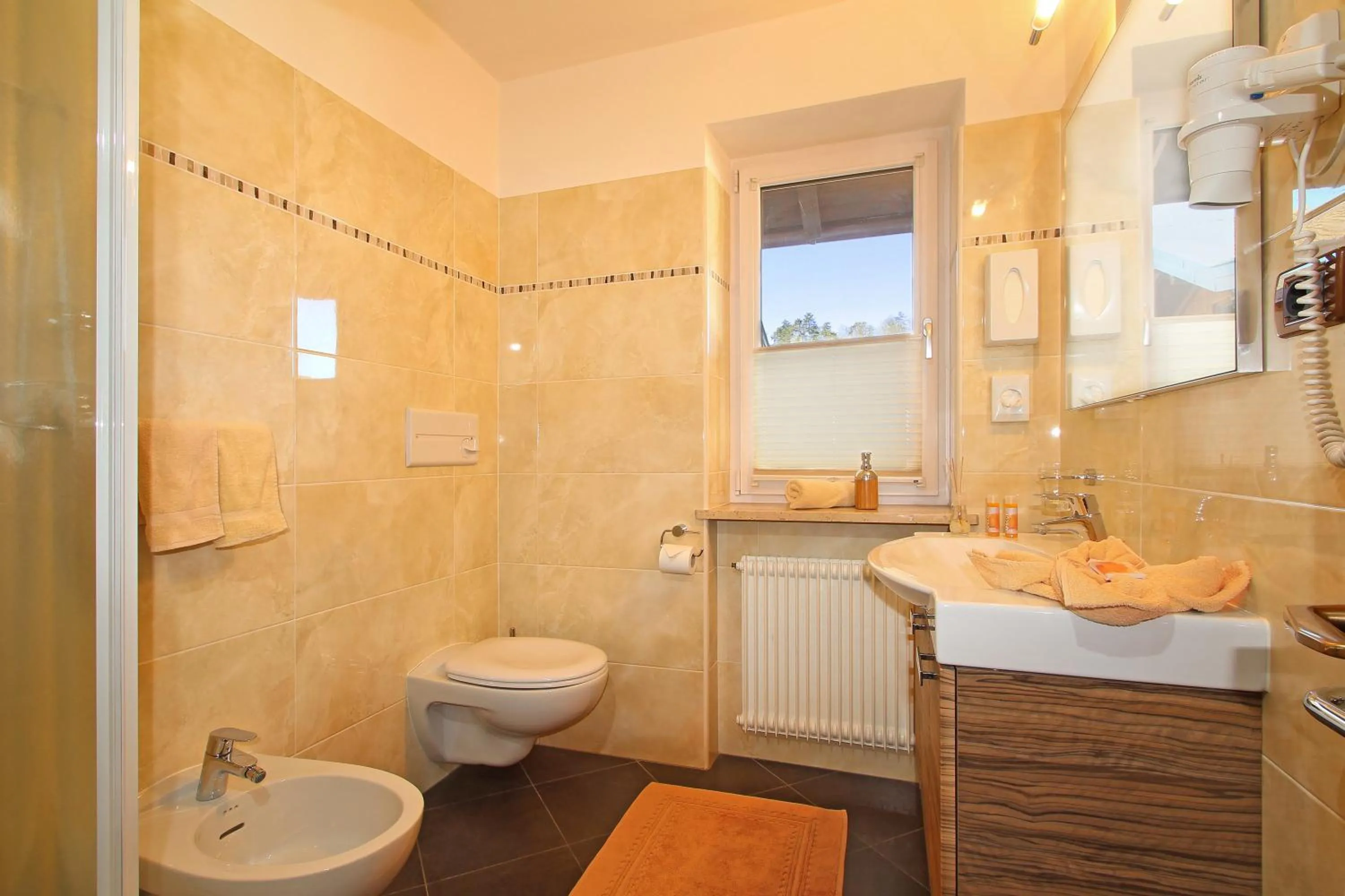 Bathroom in Hotel Garni Savoy - new opening