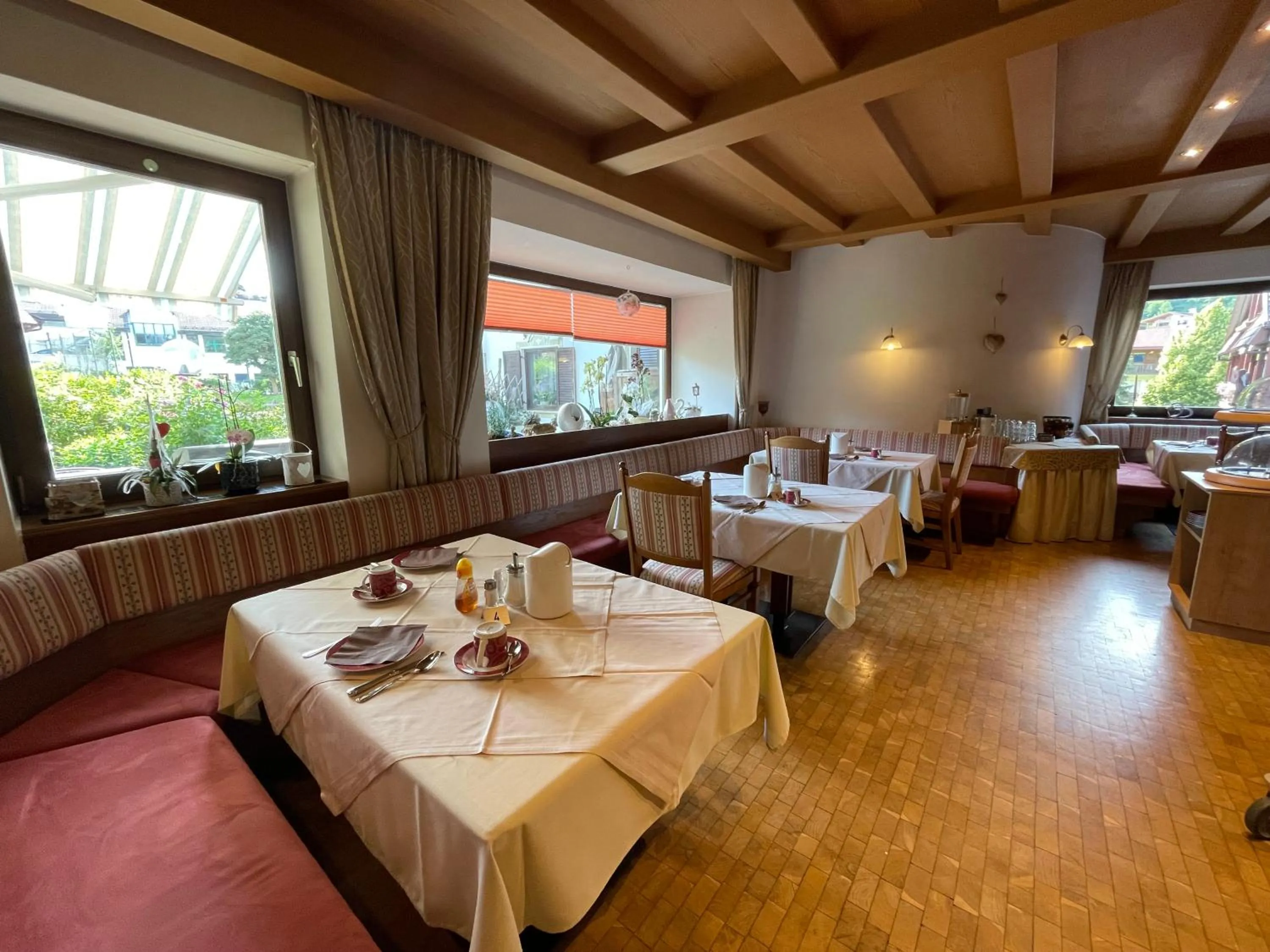 Restaurant/places to eat in Hotel Garni Savoy - new opening
