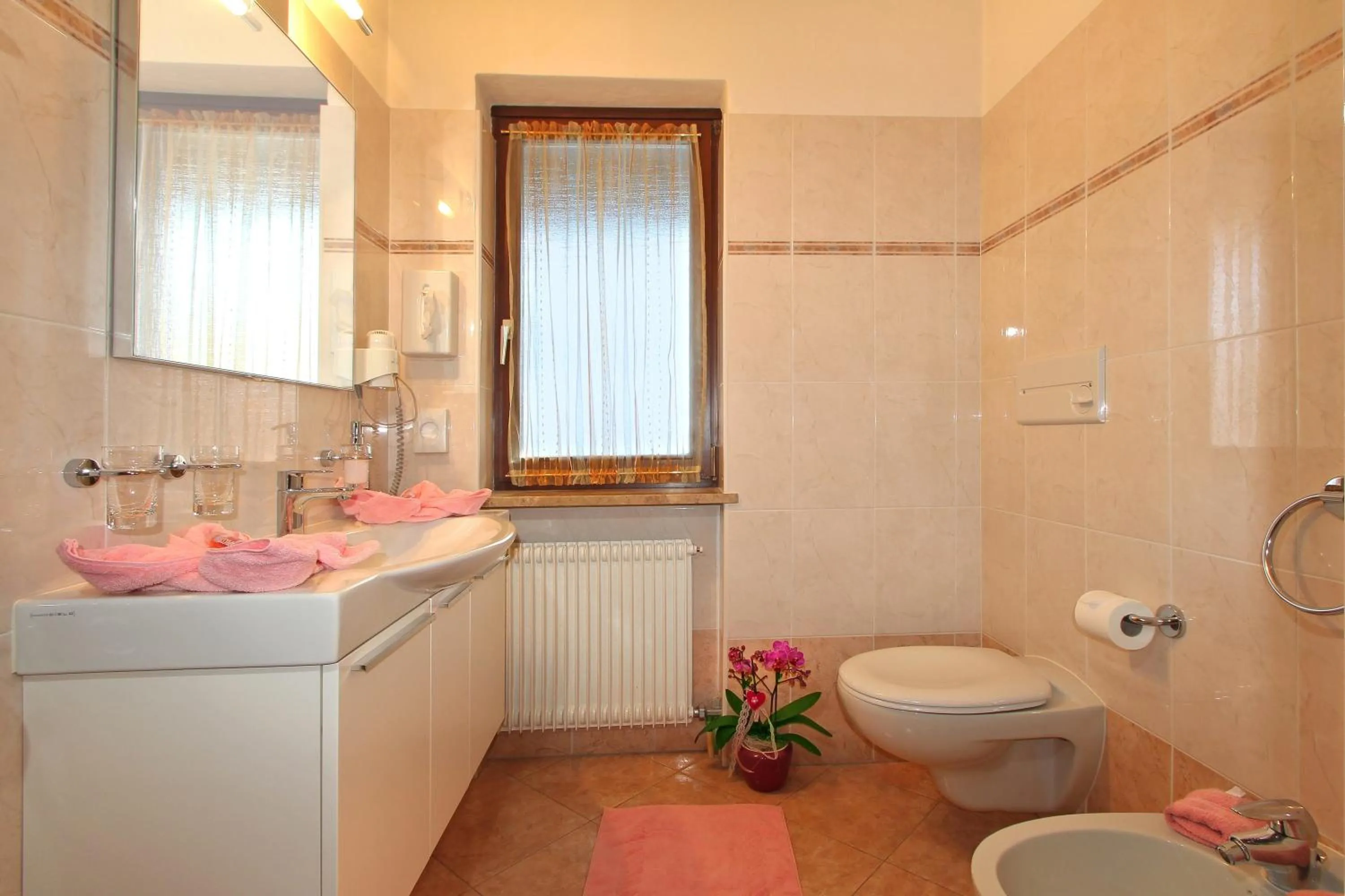 Bathroom in Hotel Garni Savoy - new opening