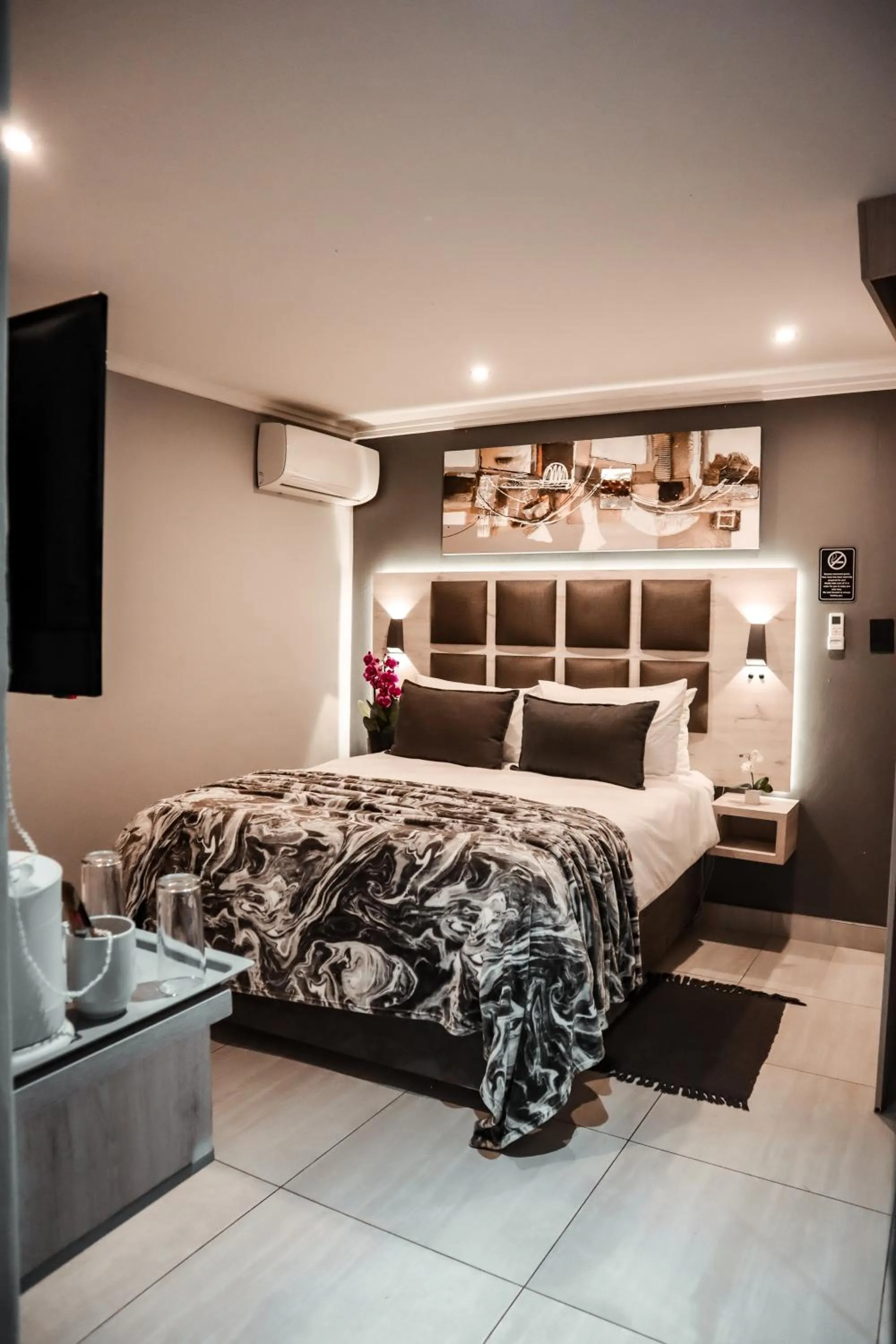 Bedroom, Bed in Cascades Guest Lodge