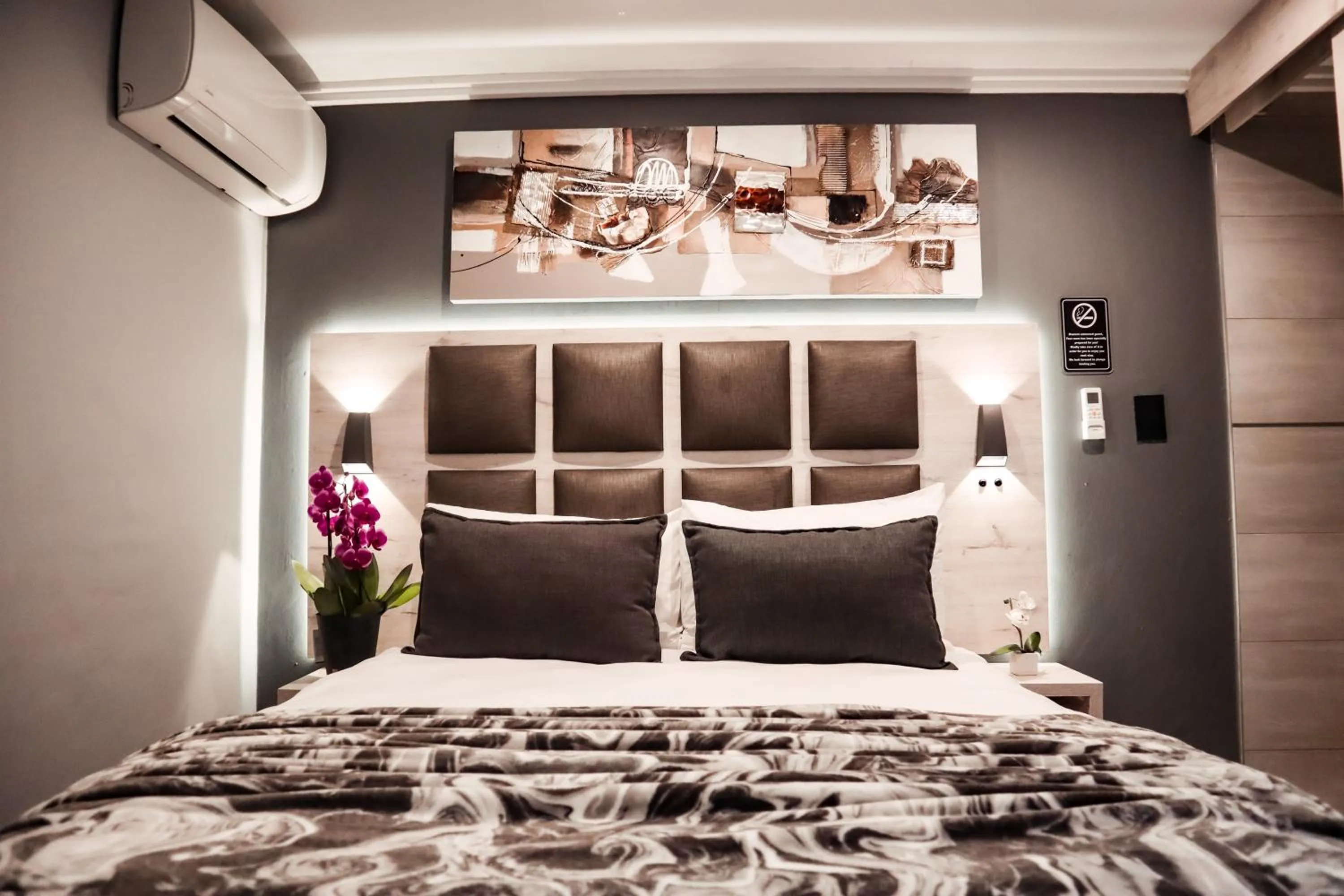 Bedroom, Bed in Cascades Guest Lodge