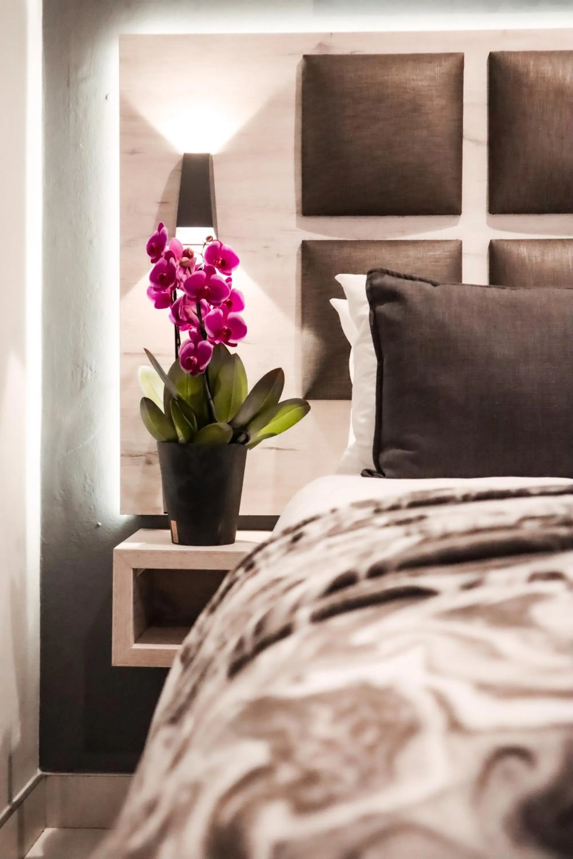 Bed in Cascades Guest Lodge