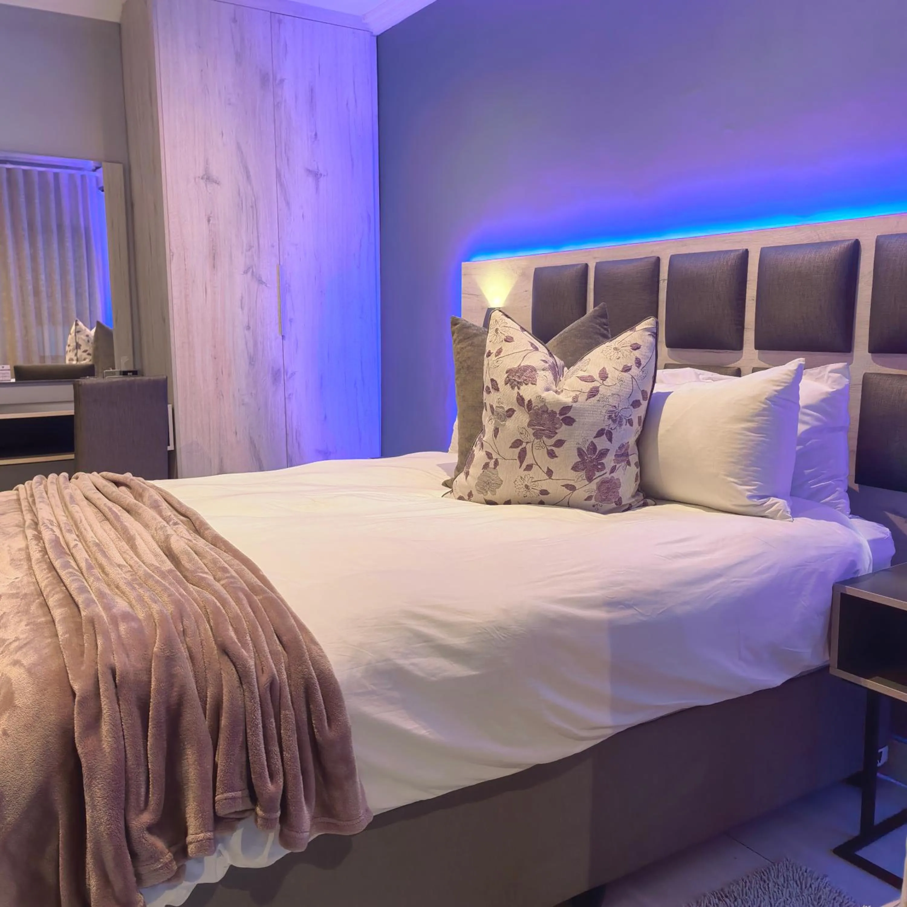 Bed in Cascades Guest Lodge