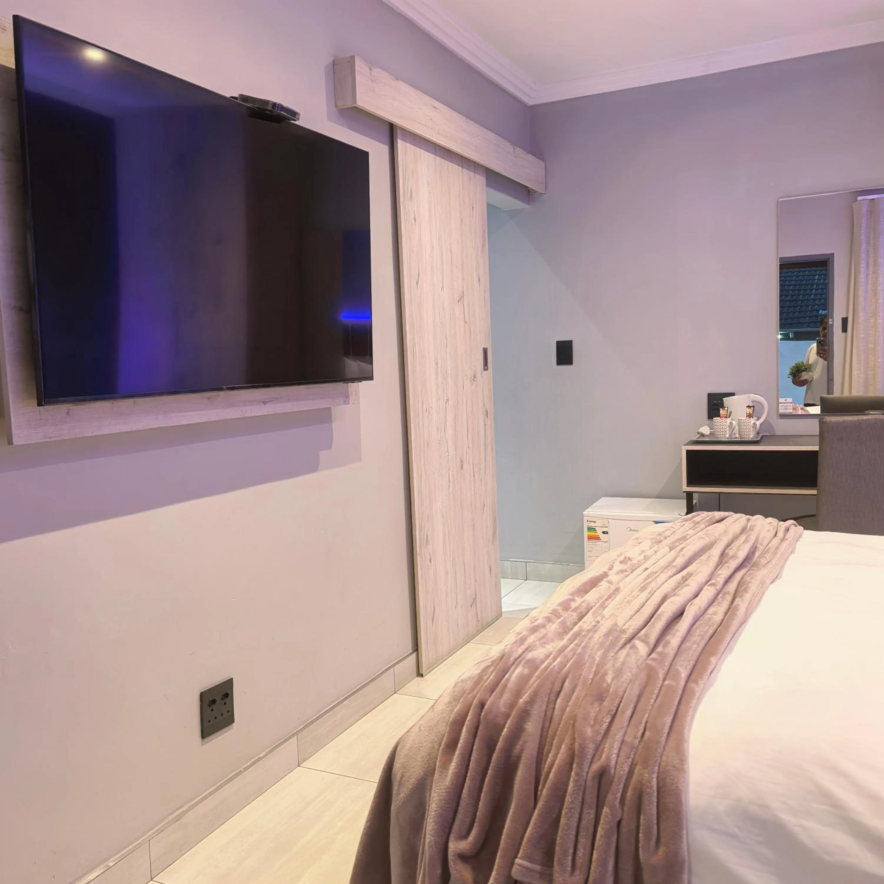 TV and multimedia, Bed in Cascades Guest Lodge