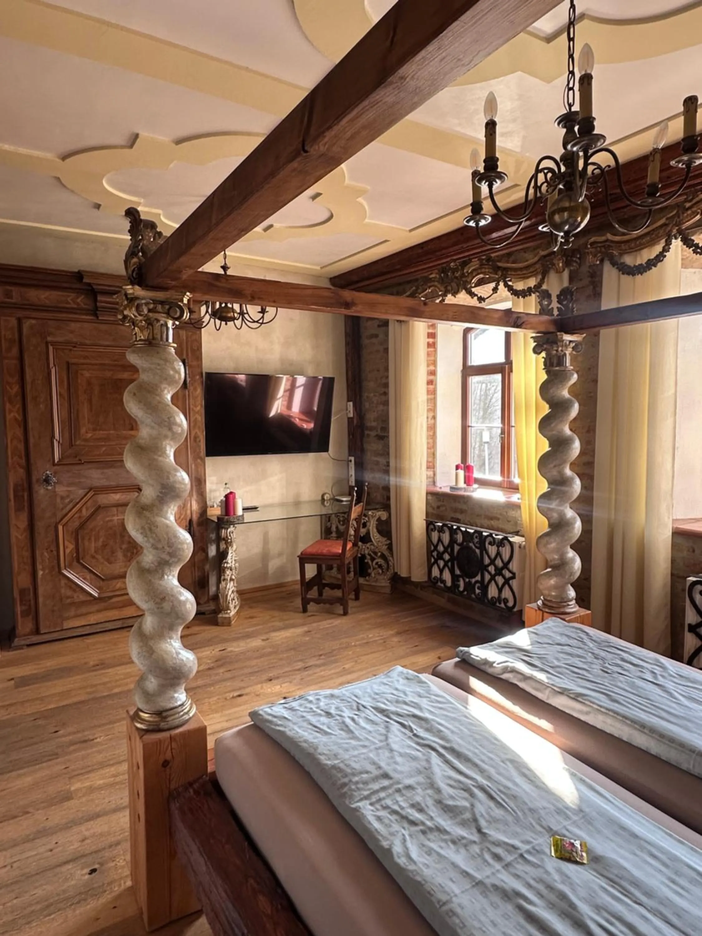 Property building, Bed in Wirgarten Antik Hotel