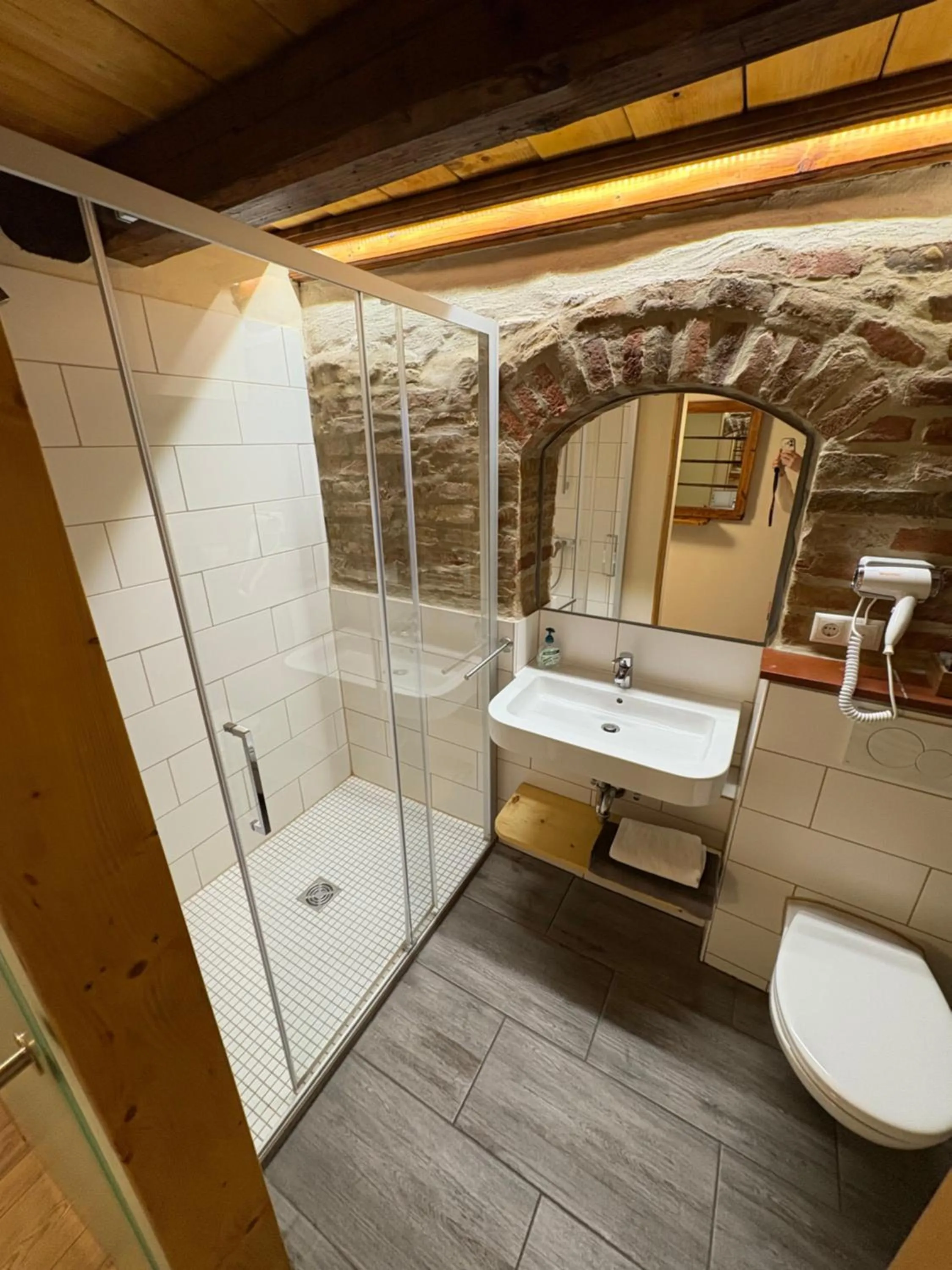 Shower in Wirgarten Antik Hotel