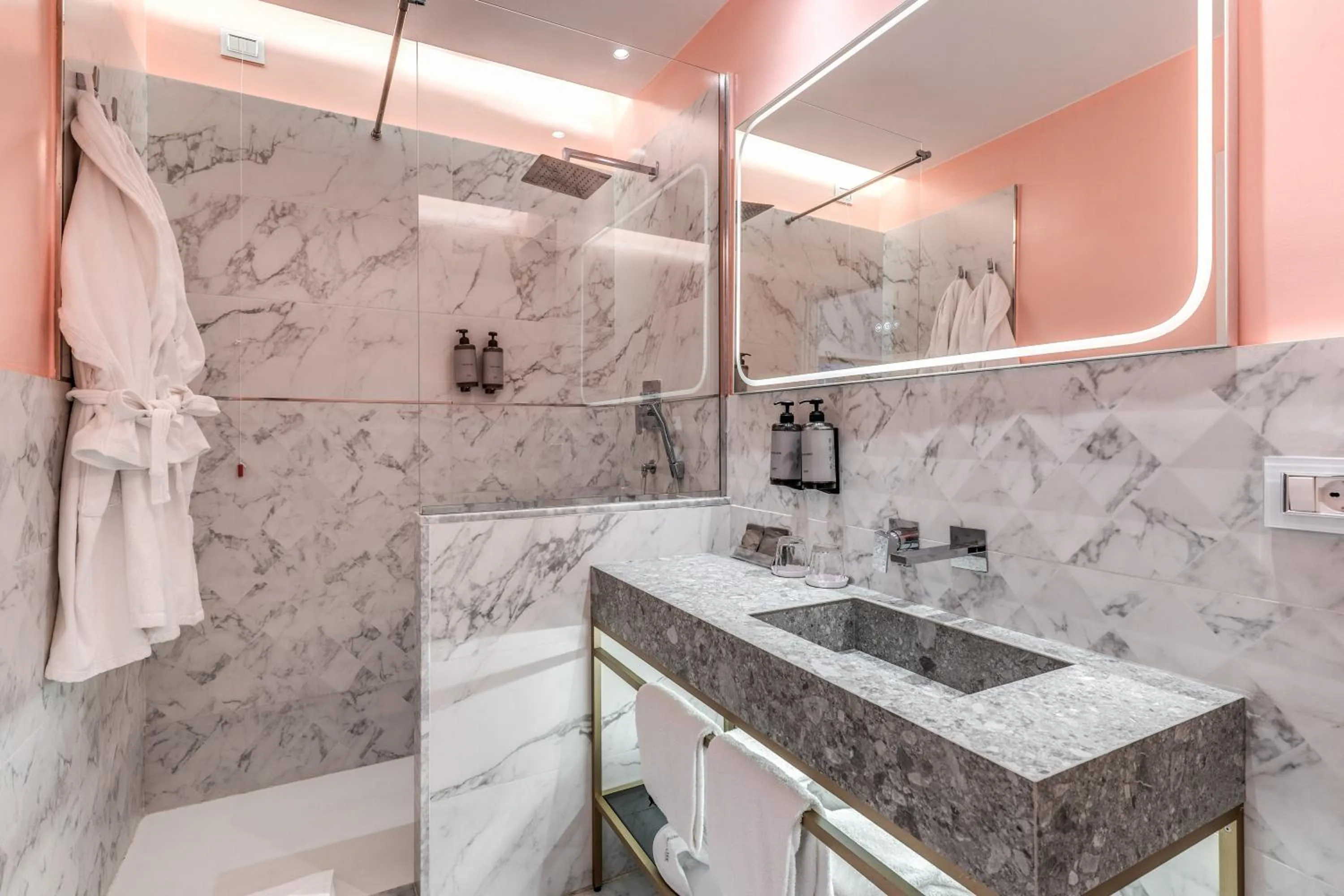 Bathroom in Relais Trevi 95 Boutique Hotel