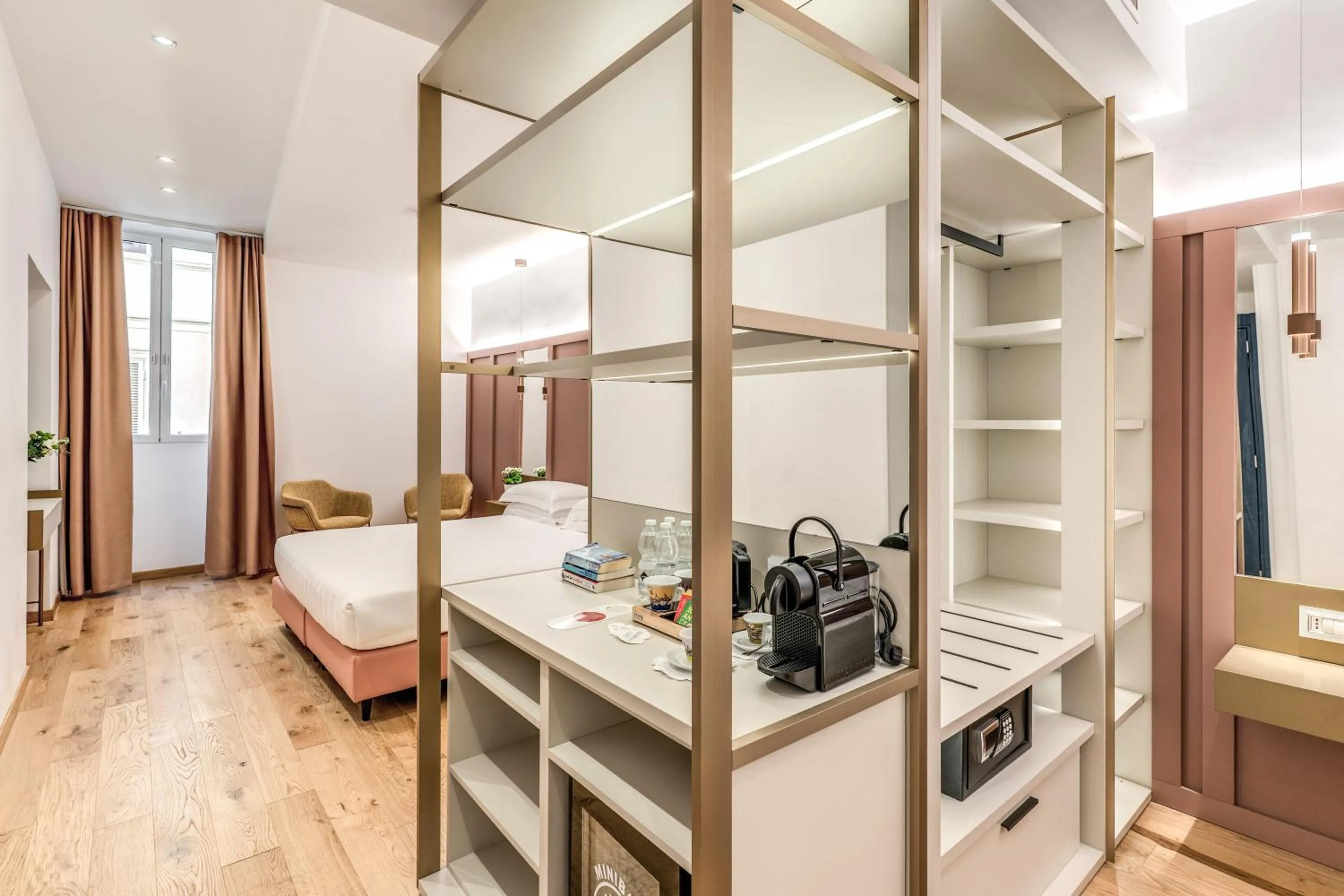 Photo of the whole room, Bed in Relais Trevi 95 Boutique Hotel