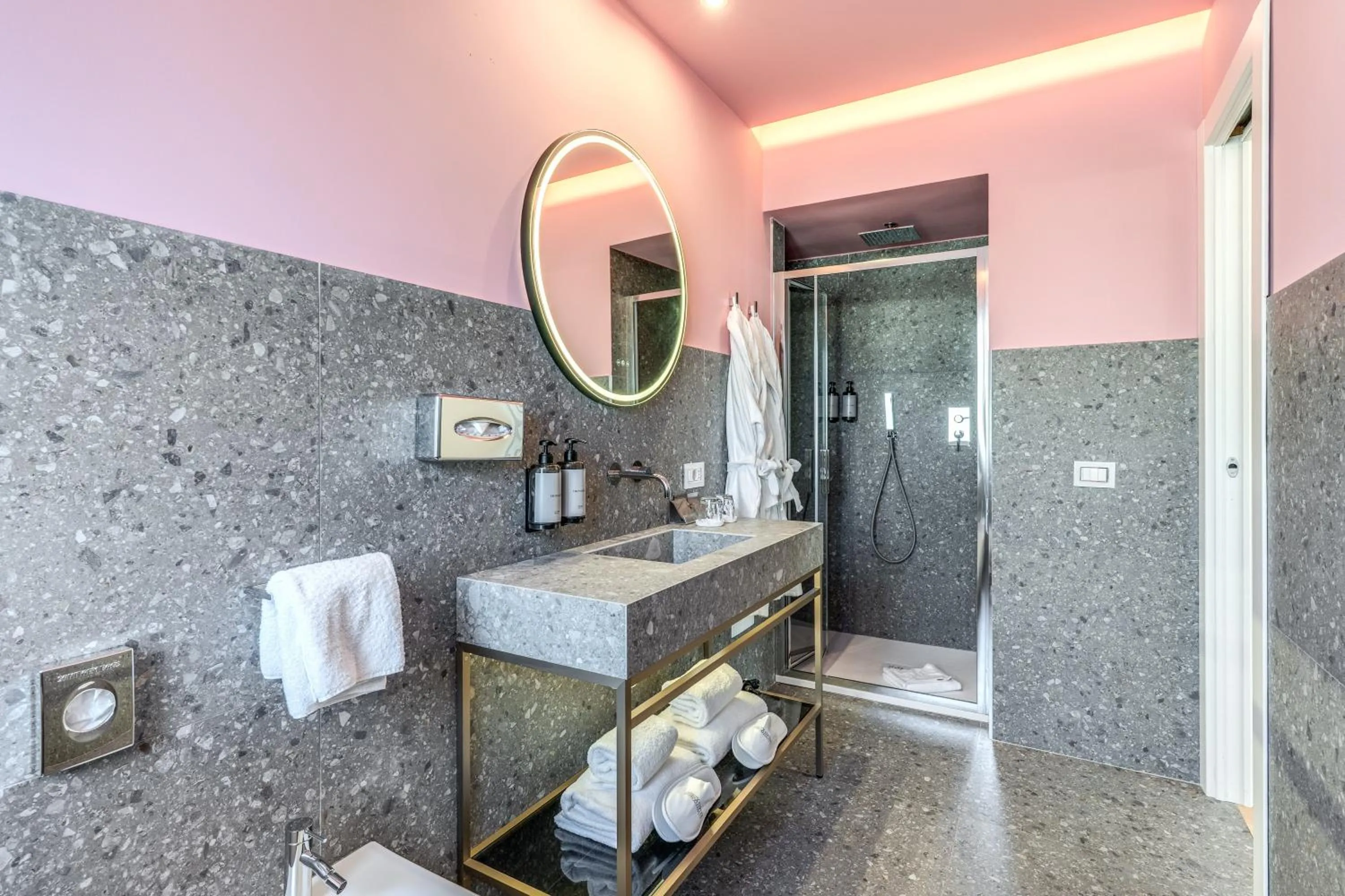 Bathroom in Relais Trevi 95 Boutique Hotel