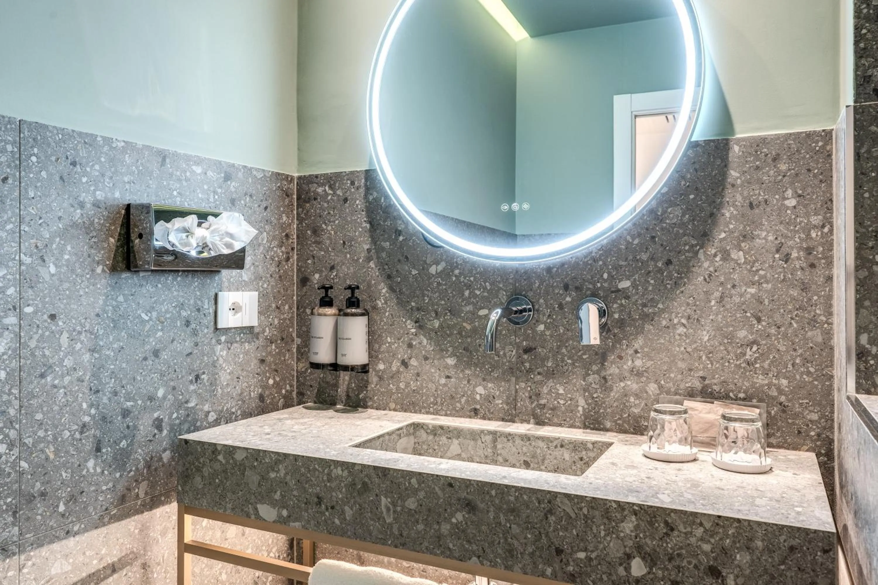 Bathroom in Relais Trevi 95 Boutique Hotel