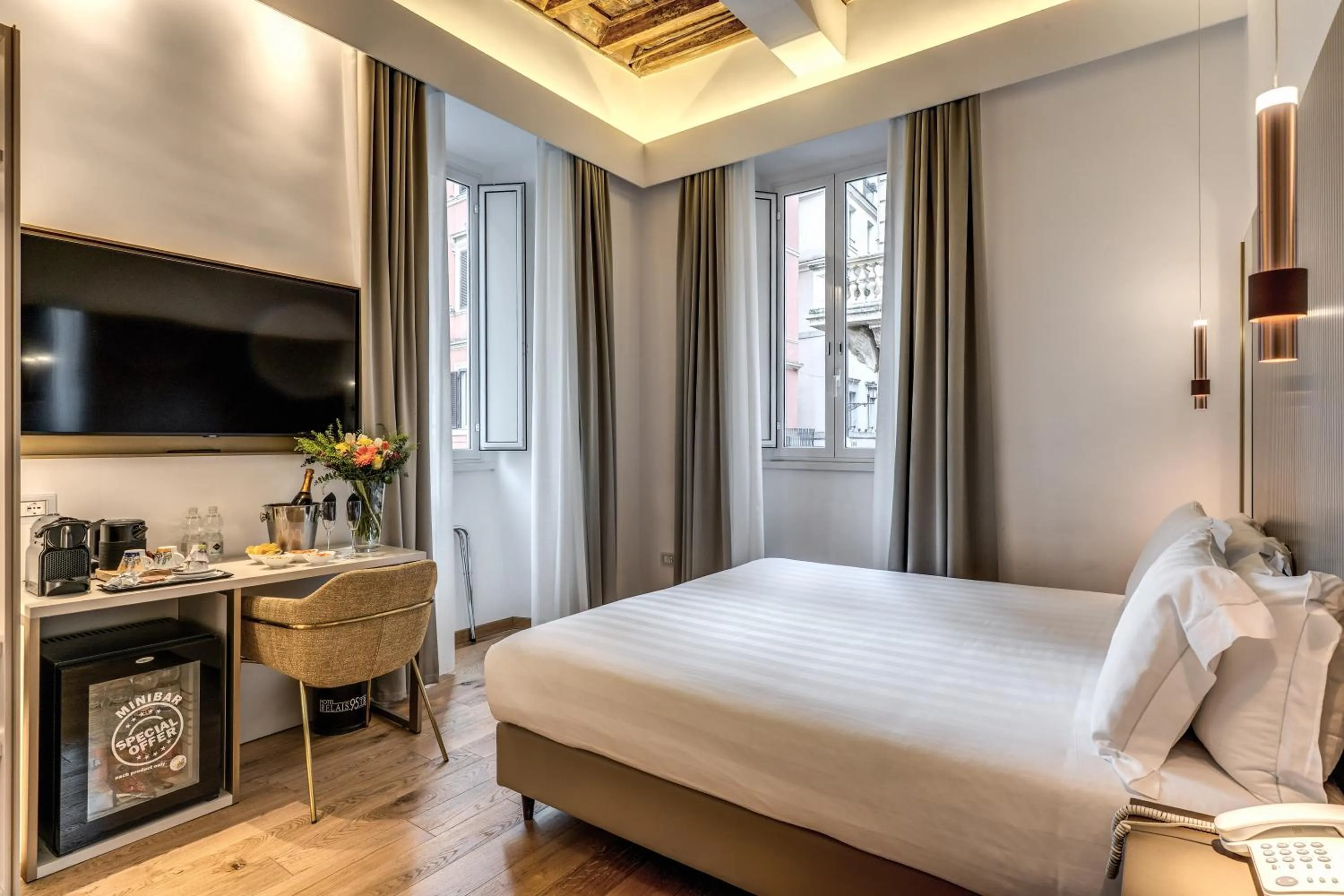 TV and multimedia, Bed in Relais Trevi 95 Boutique Hotel