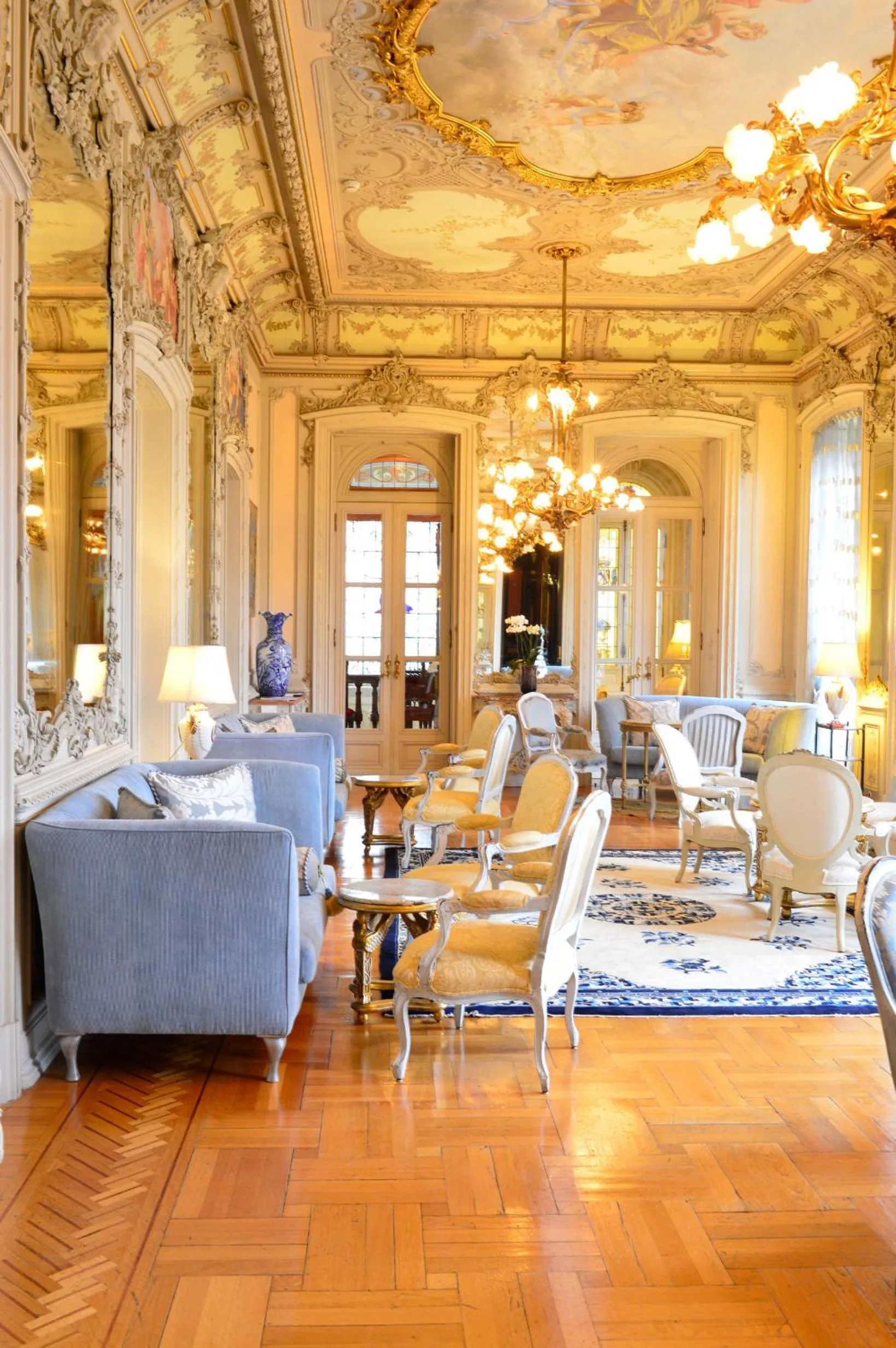 Communal lounge/ TV room in Pestana Palace Lisboa Hotel & National Monument - The Leading Hotels of the World