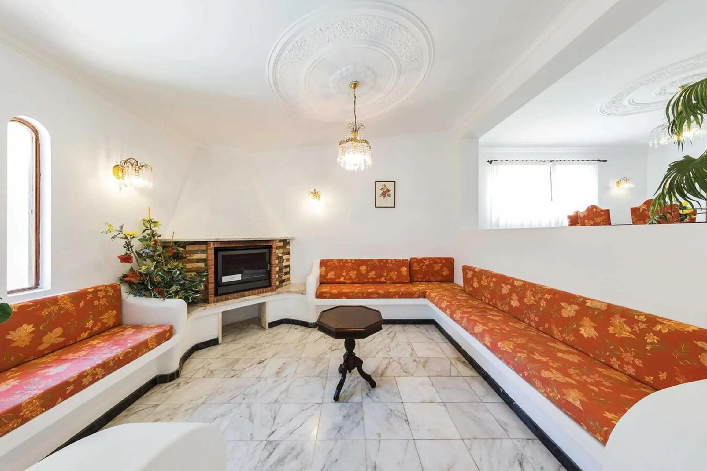 Communal lounge/ TV room in Situated in a superb position, in The Old Village area