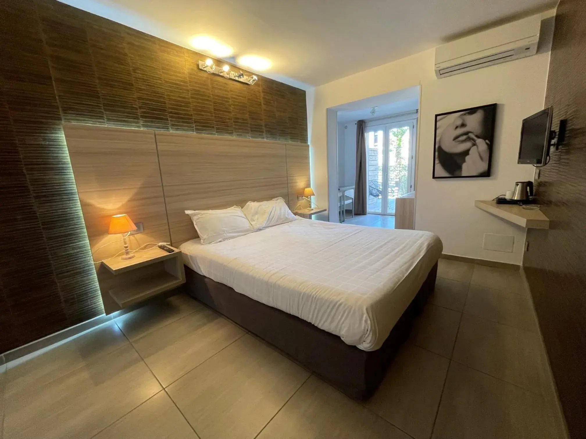 Superior Double Room with Terrace in Hôtel L'Escale Coté Port Superior Double Room with Terrace in Hôtel L'Escale Coté Port