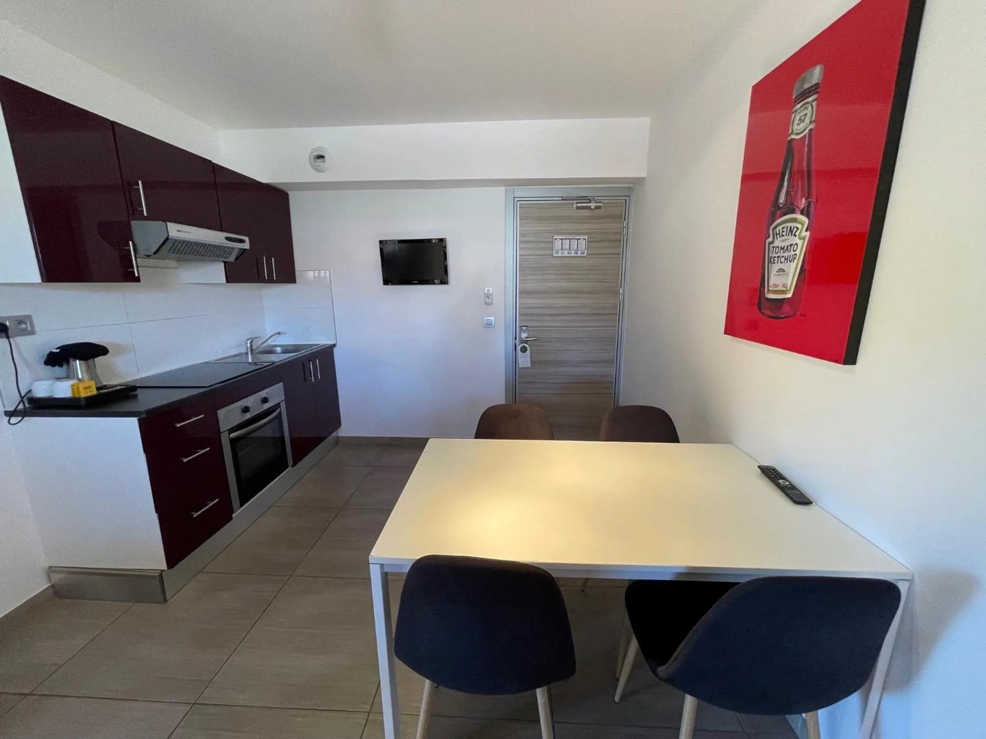 Kitchen or kitchenette in Hôtel L'Escale Coté Port