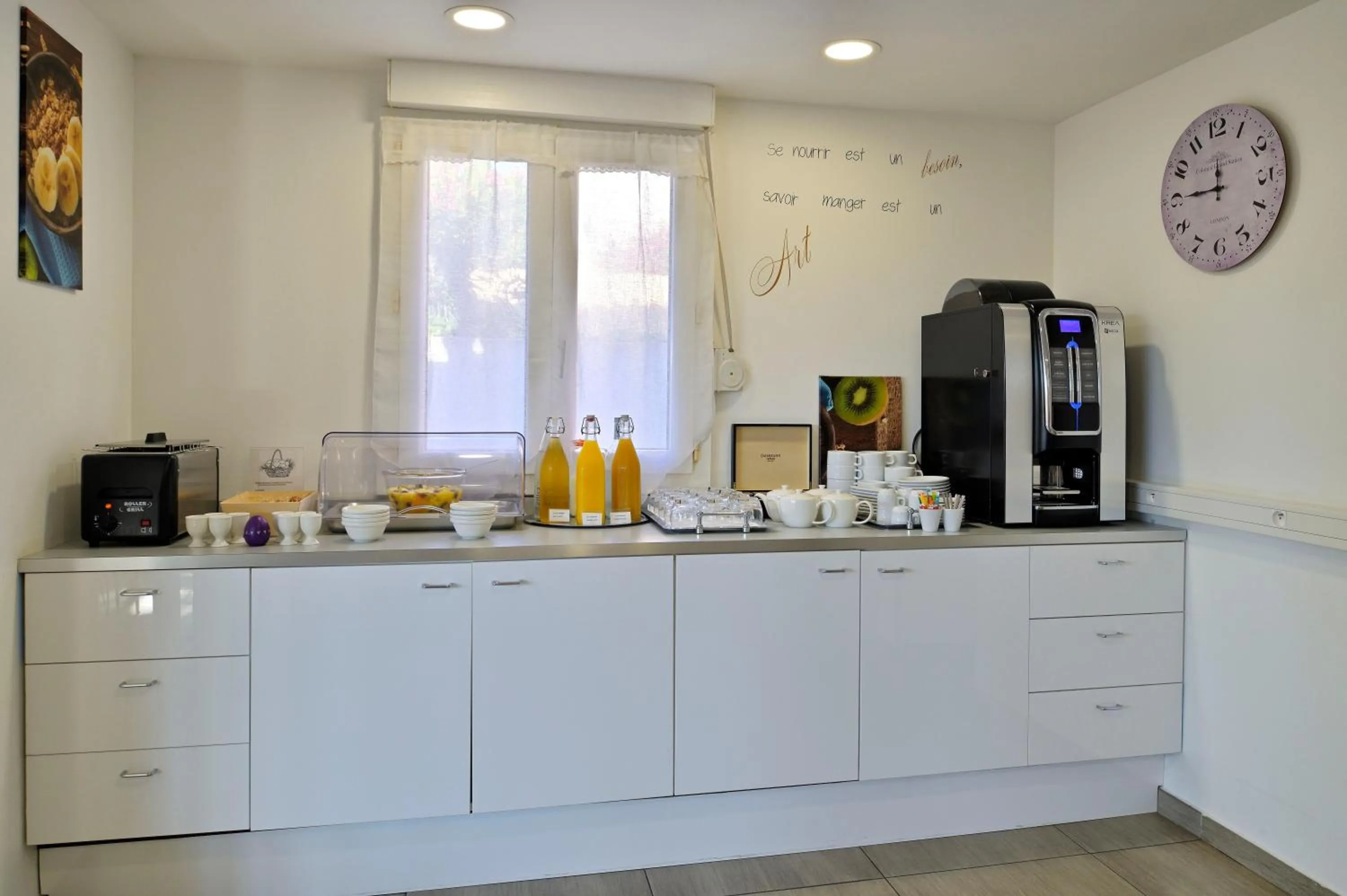 Breakfast in Hôtel L'Escale Coté Port