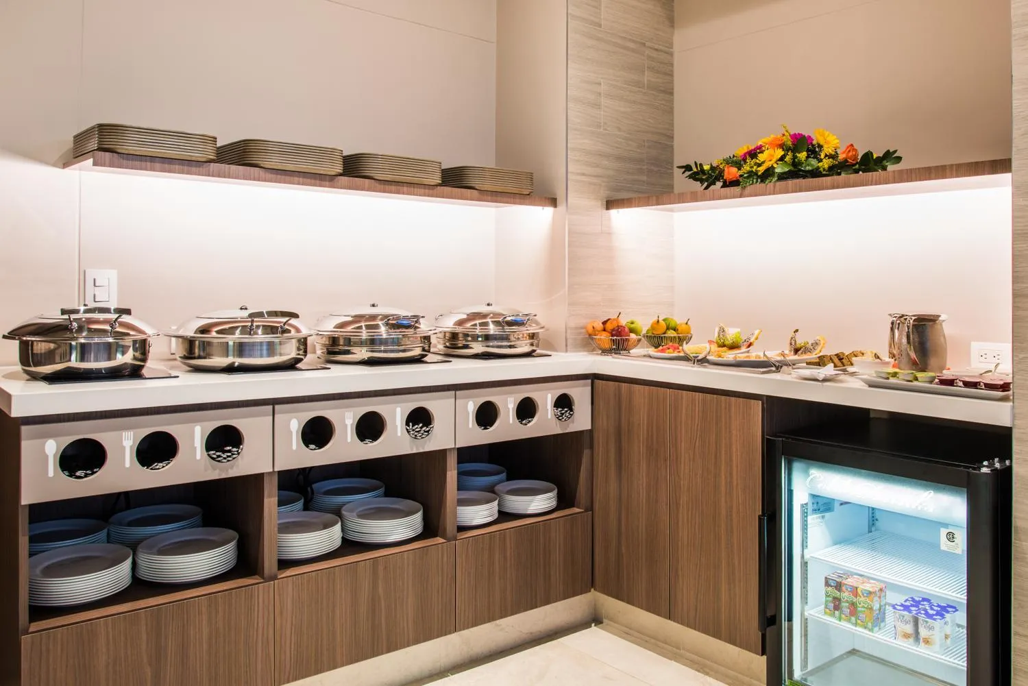 Buffet breakfast in Hampton By Hilton Cucuta