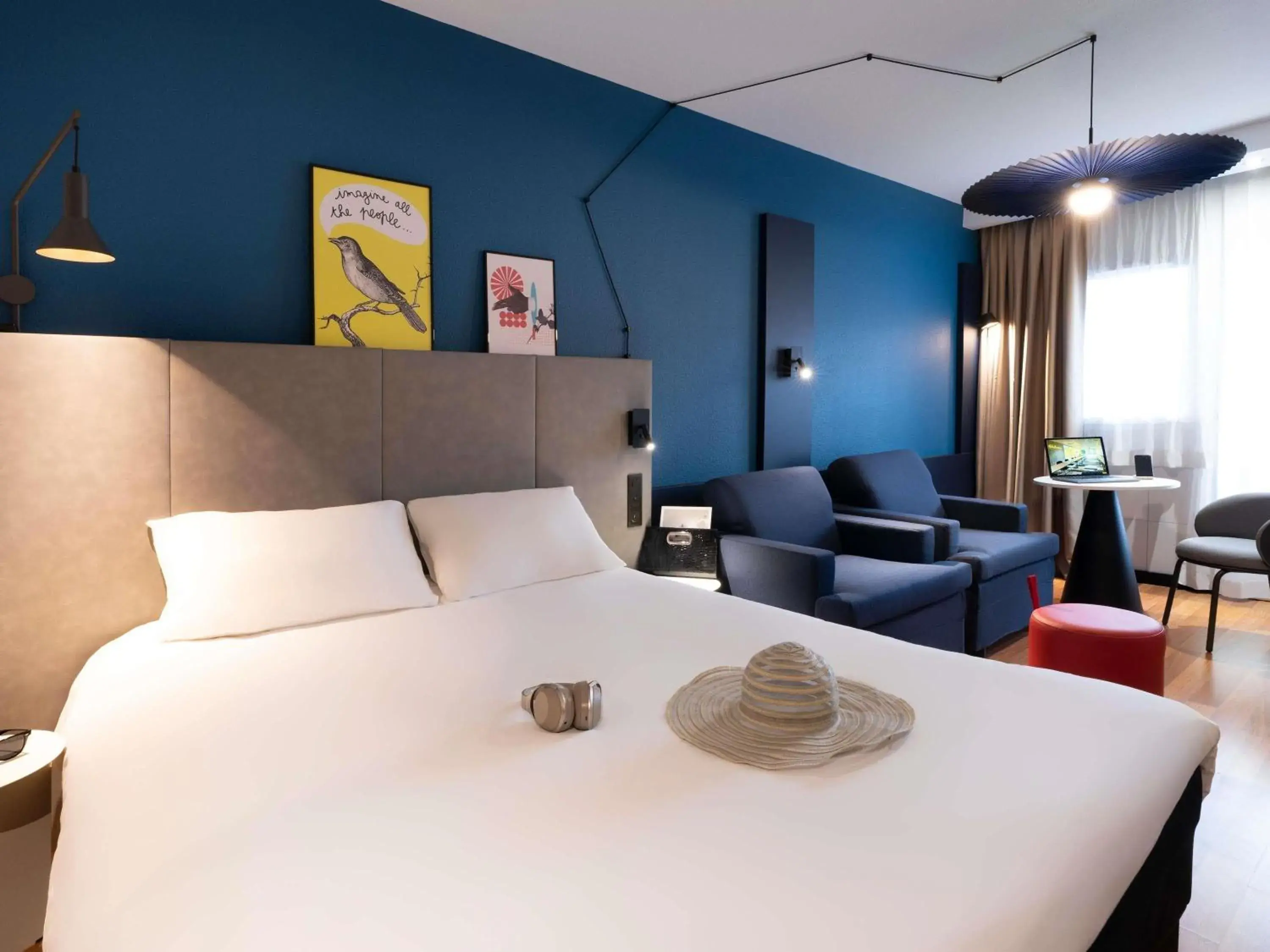 Classic Family Room with one queen bed and two sofa beds. in ibis Macon Sud Crêches Classic Family Room with one queen bed and two sofa beds. in ibis Macon Sud Crêches
