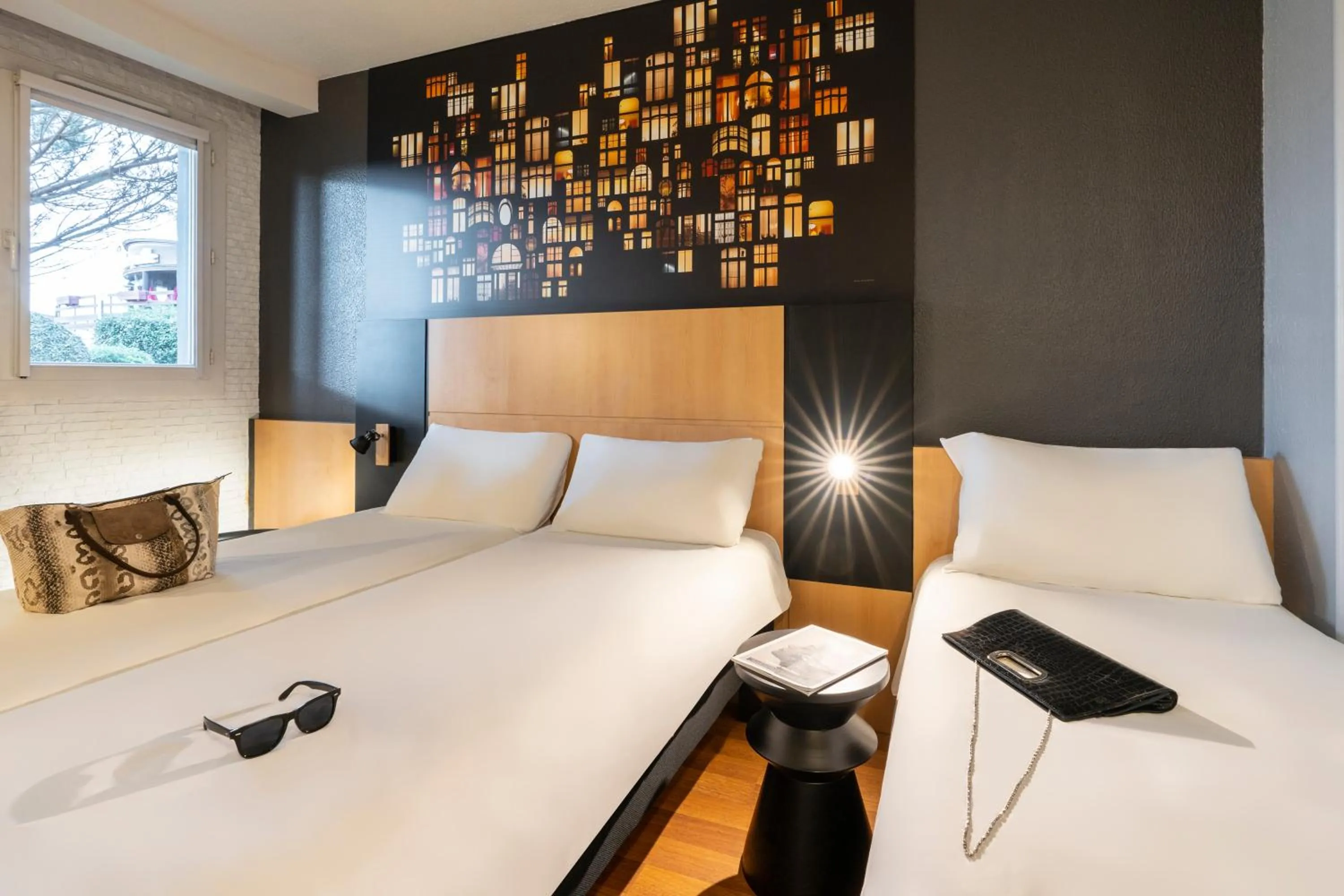 Bedroom, Bed in ibis Macon Sud Crêches