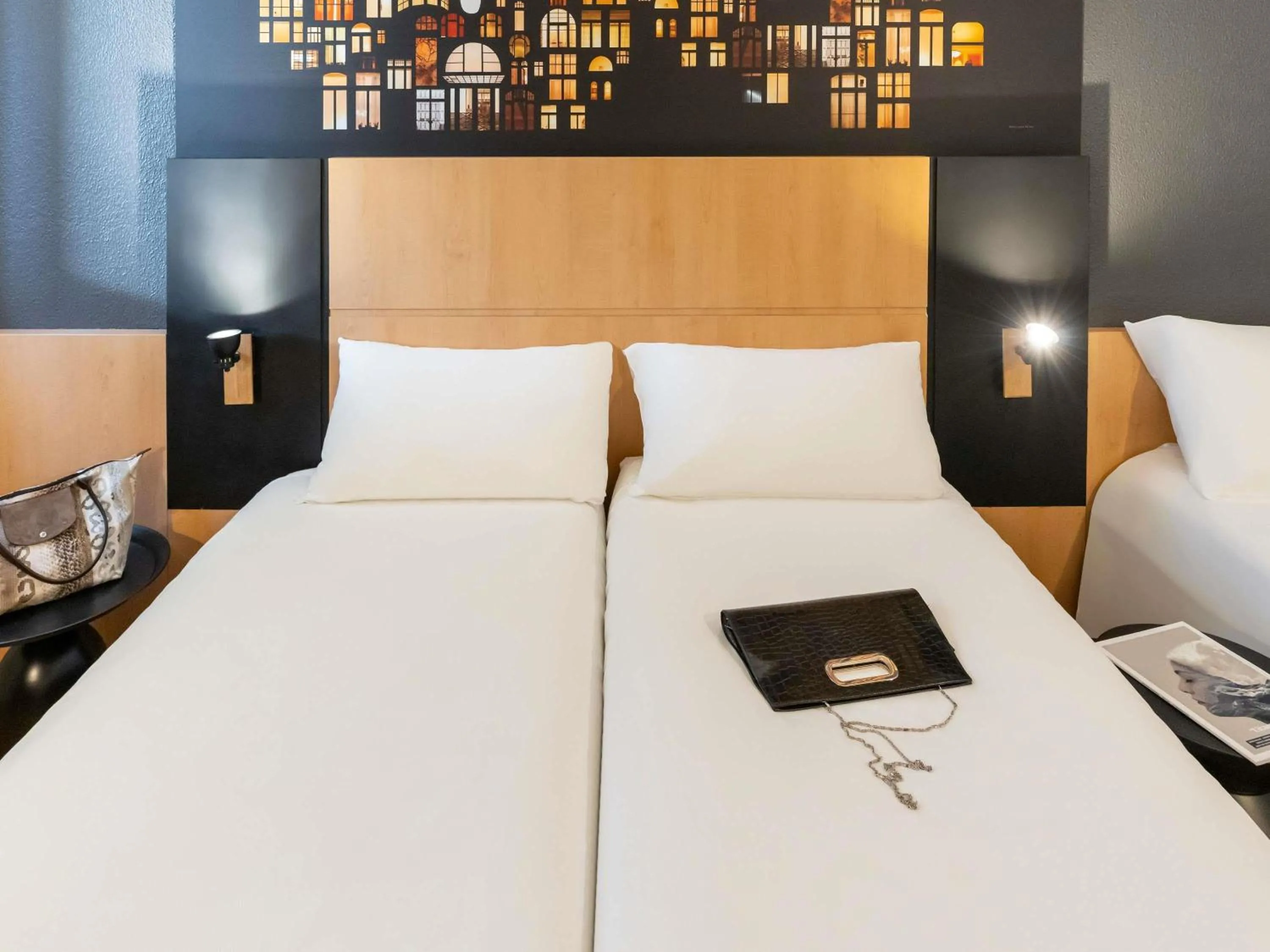 Bedroom, Bed in ibis Macon Sud Crêches