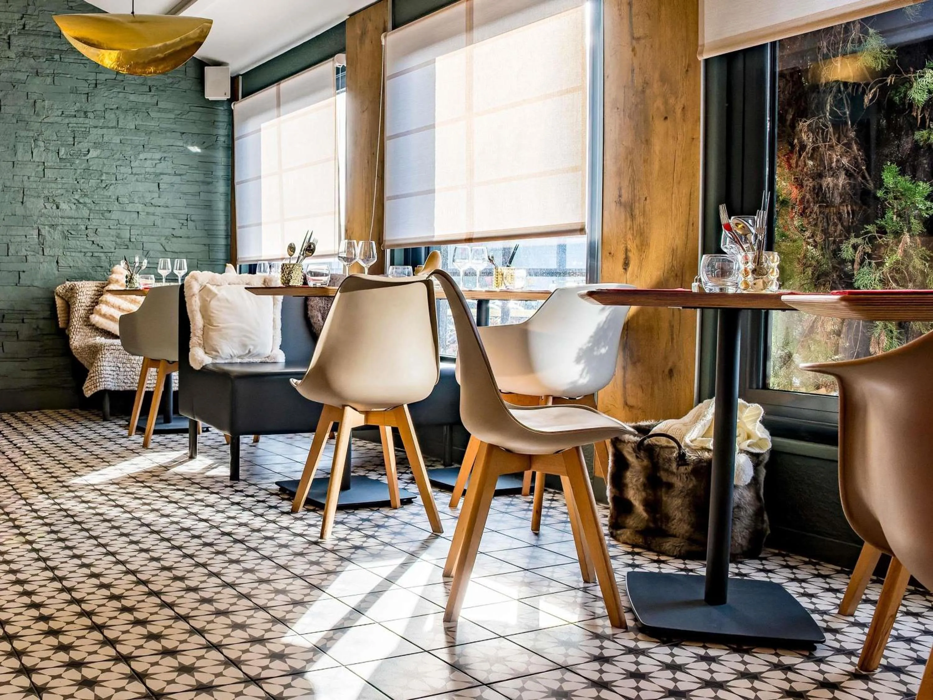 Restaurant/places to eat in ibis Macon Sud Crêches