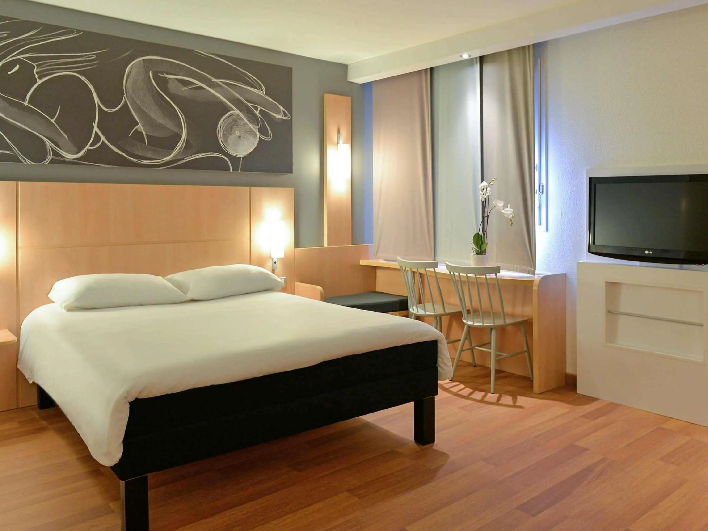 Bedroom, Bed in ibis Macon Sud Crêches