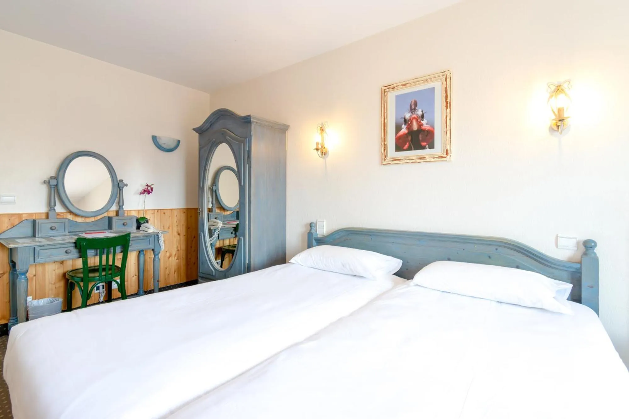 Bed in Hôtel de la Poste