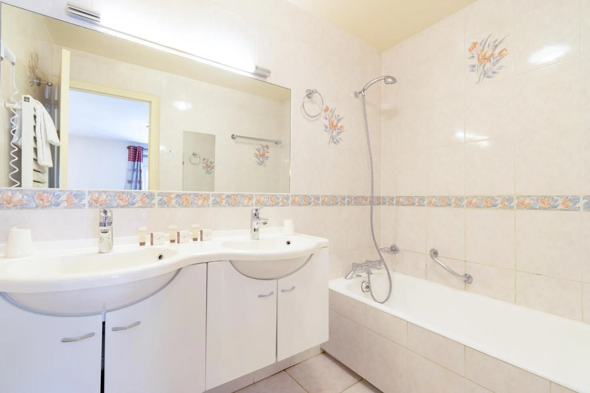 Bathroom in Hôtel de la Poste