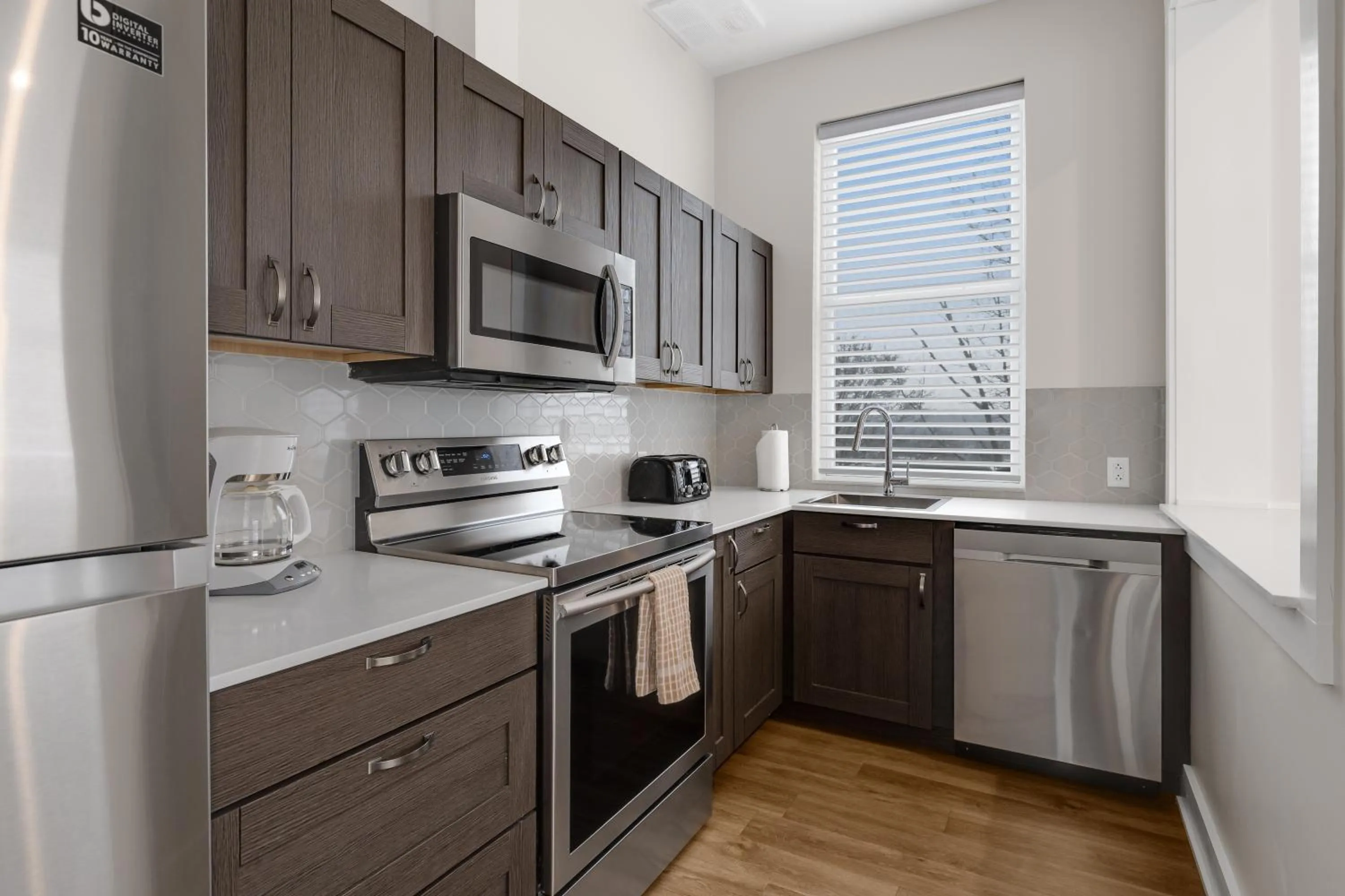 kitchen in Lake Placid Inn: Main Street