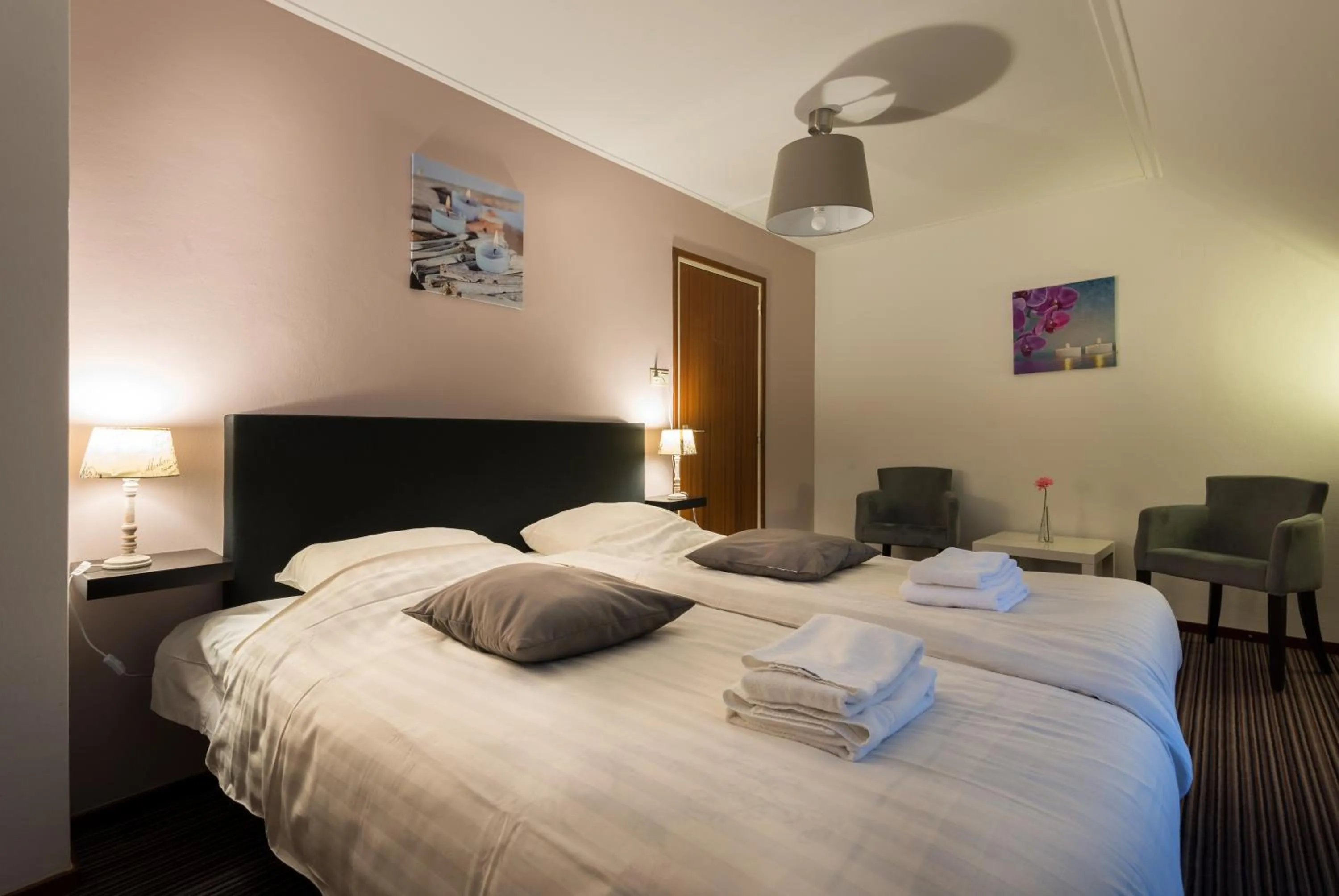 Photo of the whole room, Bed in Hotel Eperland