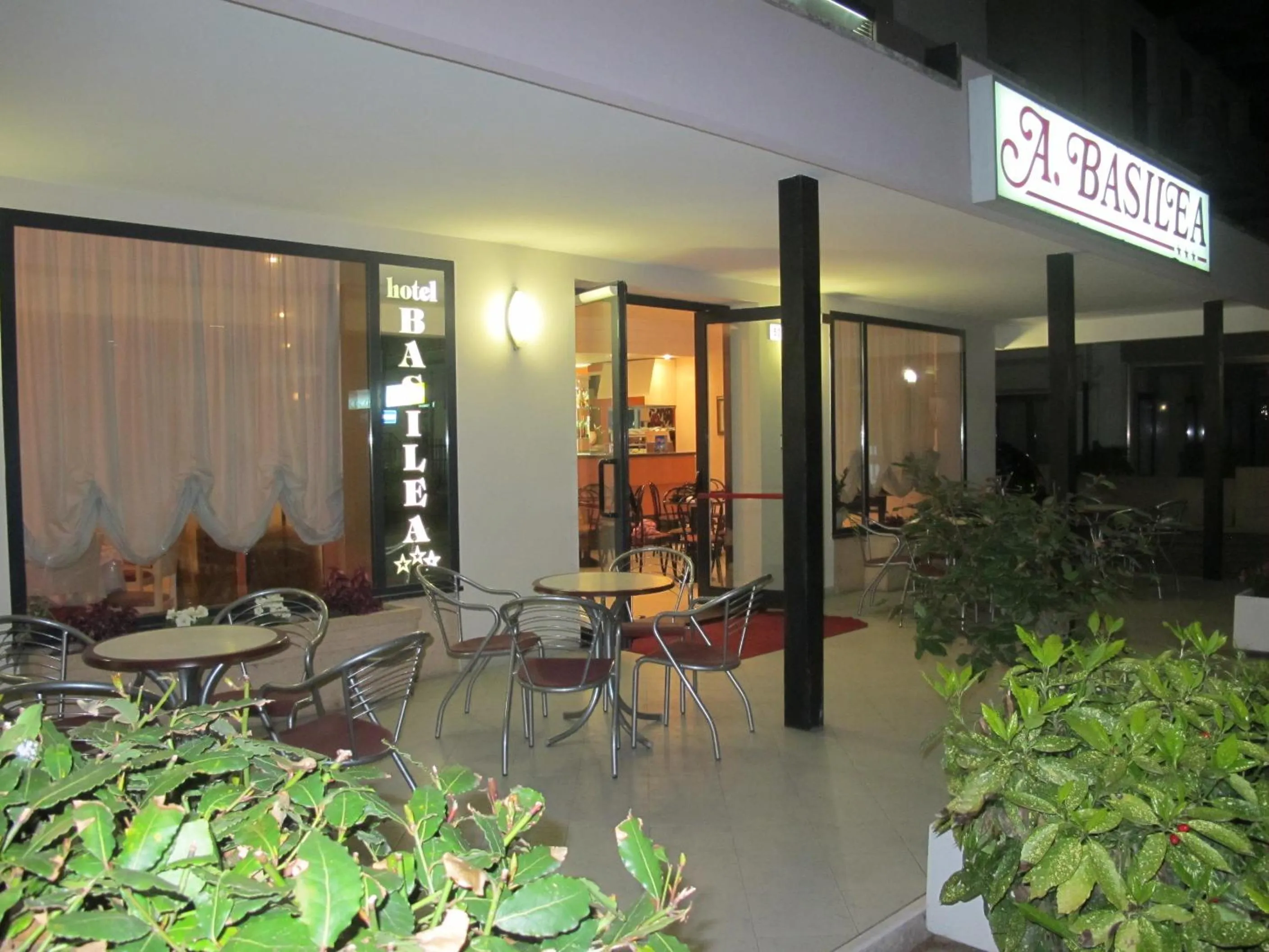 Facade/entrance in Hotel Basilea