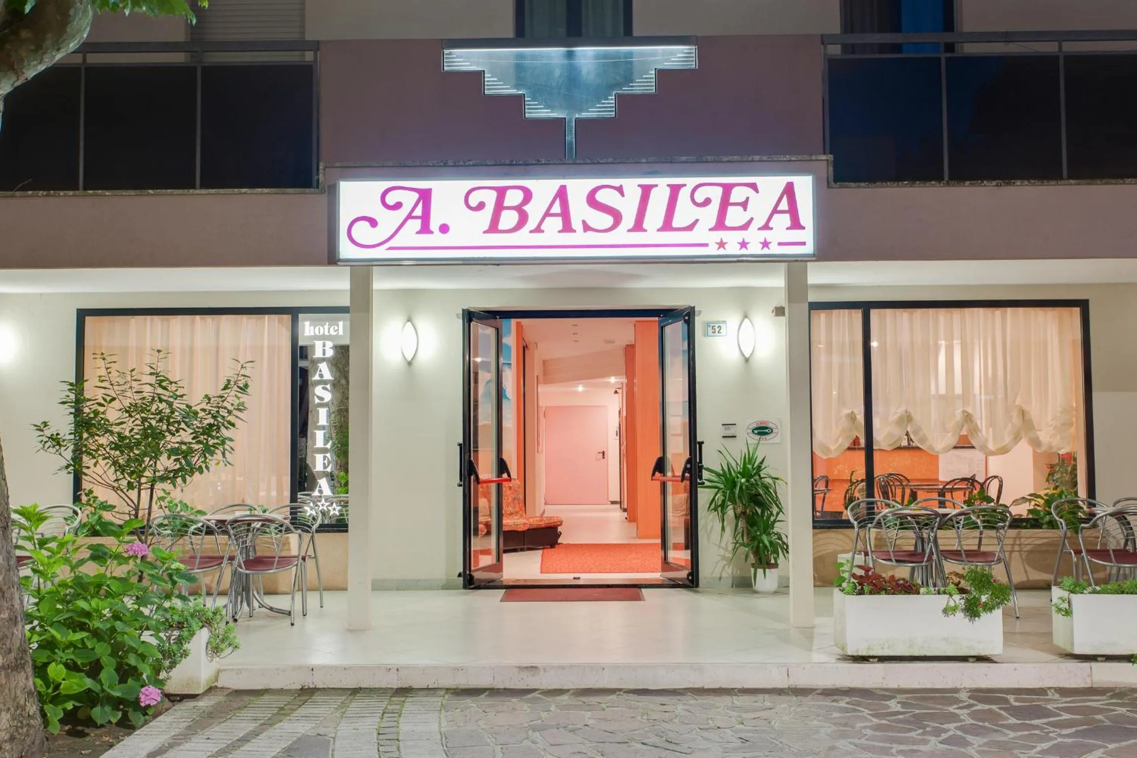 Facade/entrance in Hotel Basilea