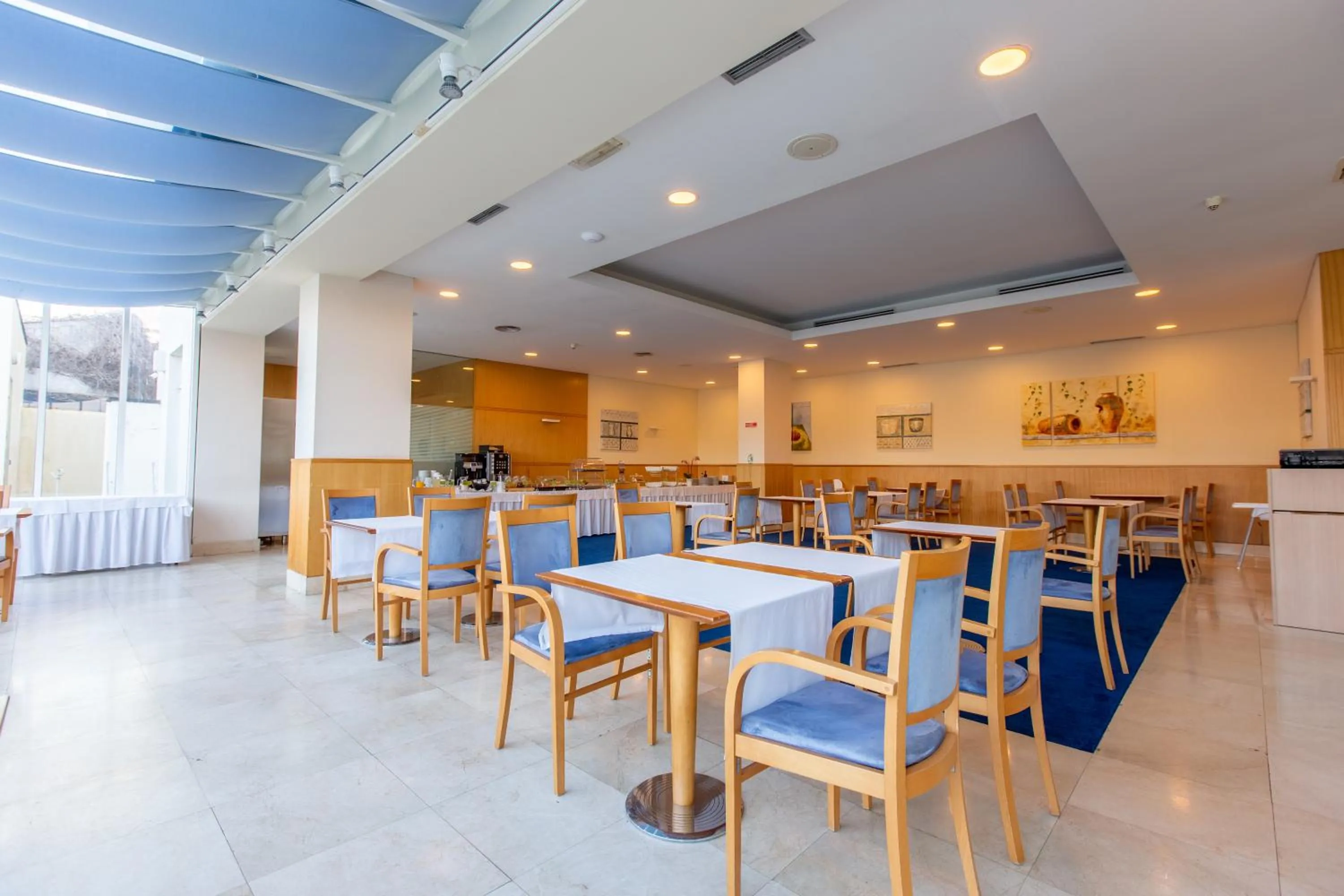 Restaurant/places to eat in MS Vila Nova