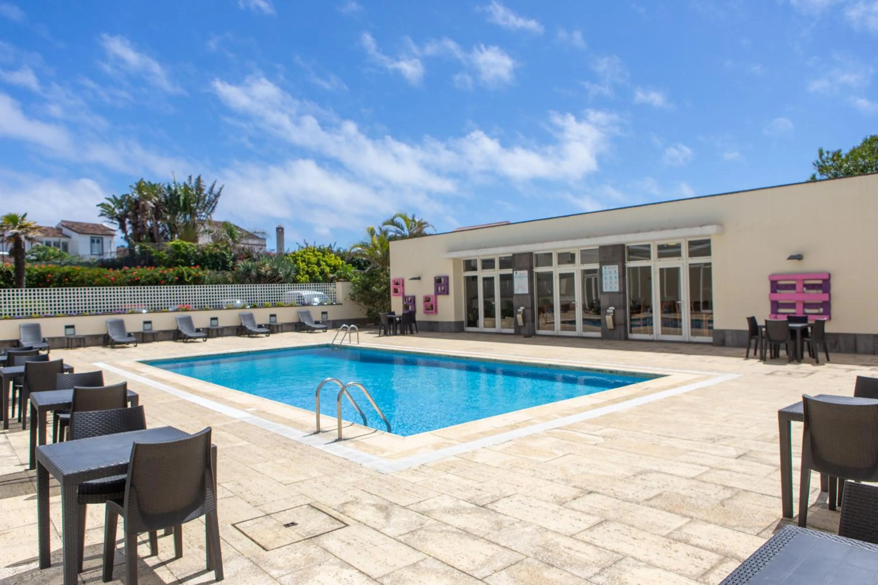 Swimming pool in MS Vila Nova