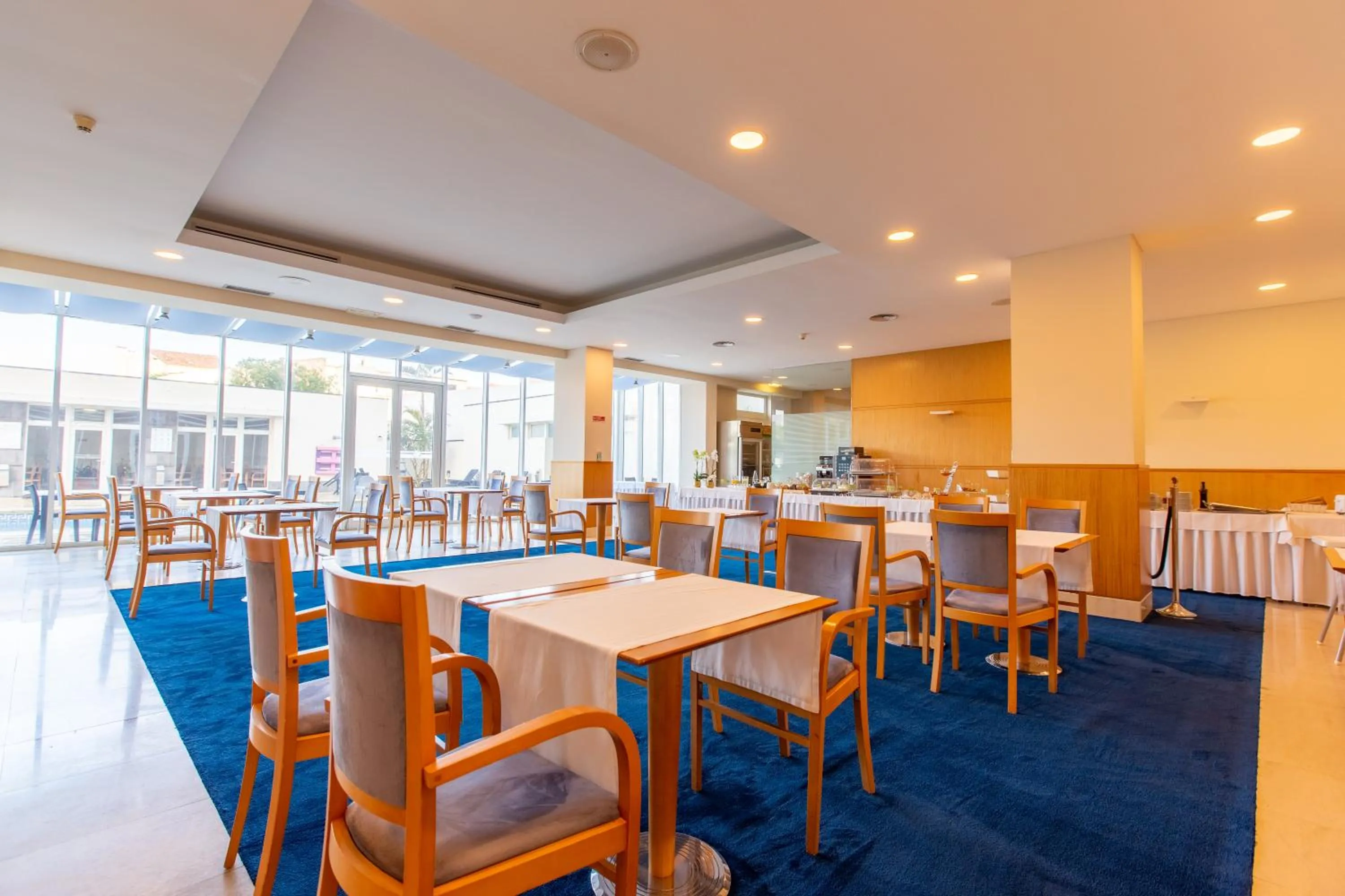 Restaurant/places to eat in MS Vila Nova