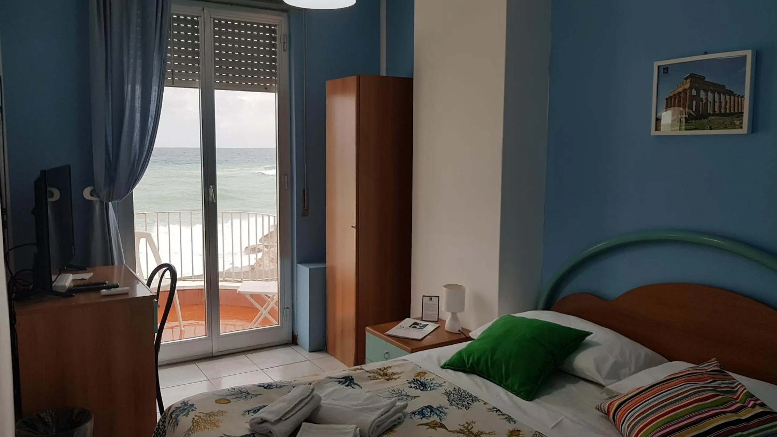 Bed in Hotel Ristorante La Scogliera - NUOVA GESTIONE