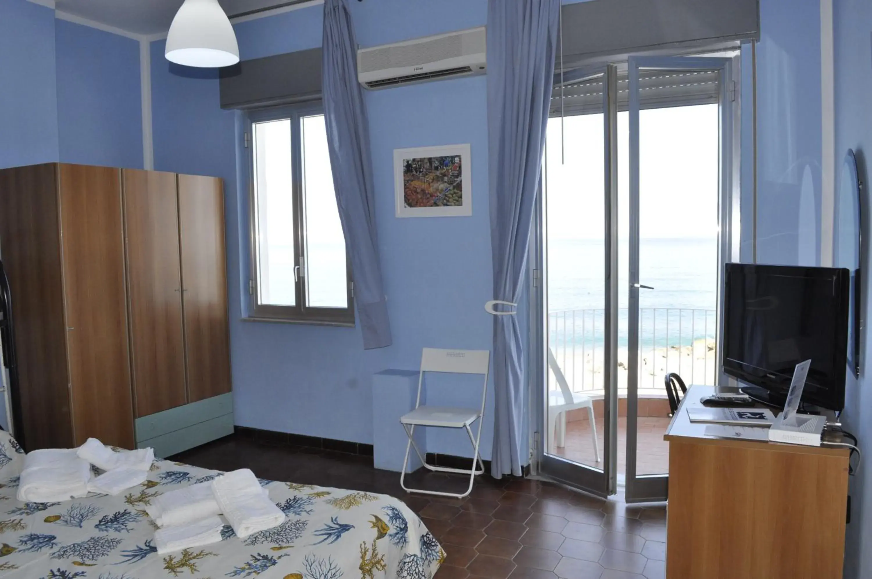Triple Room with Sea View in Hotel Ristorante La Scogliera - NUOVA GESTIONE Triple Room with Sea View in Hotel Ristorante La Scogliera - NUOVA GESTIONE