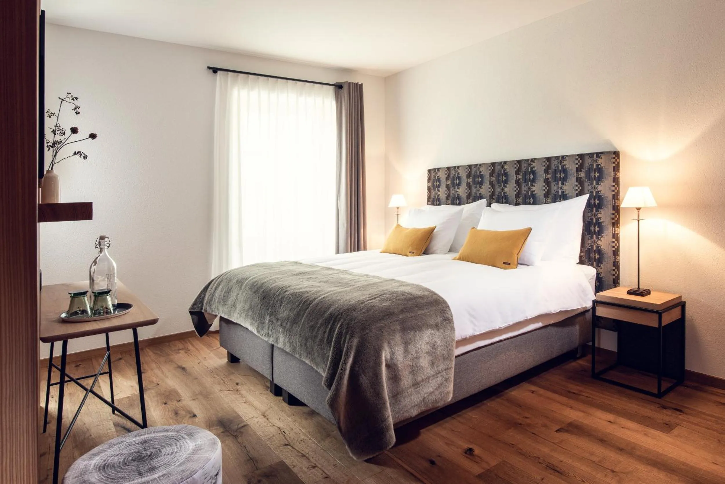 Photo of the whole room, Bed in Conrad's Mountain Lodge