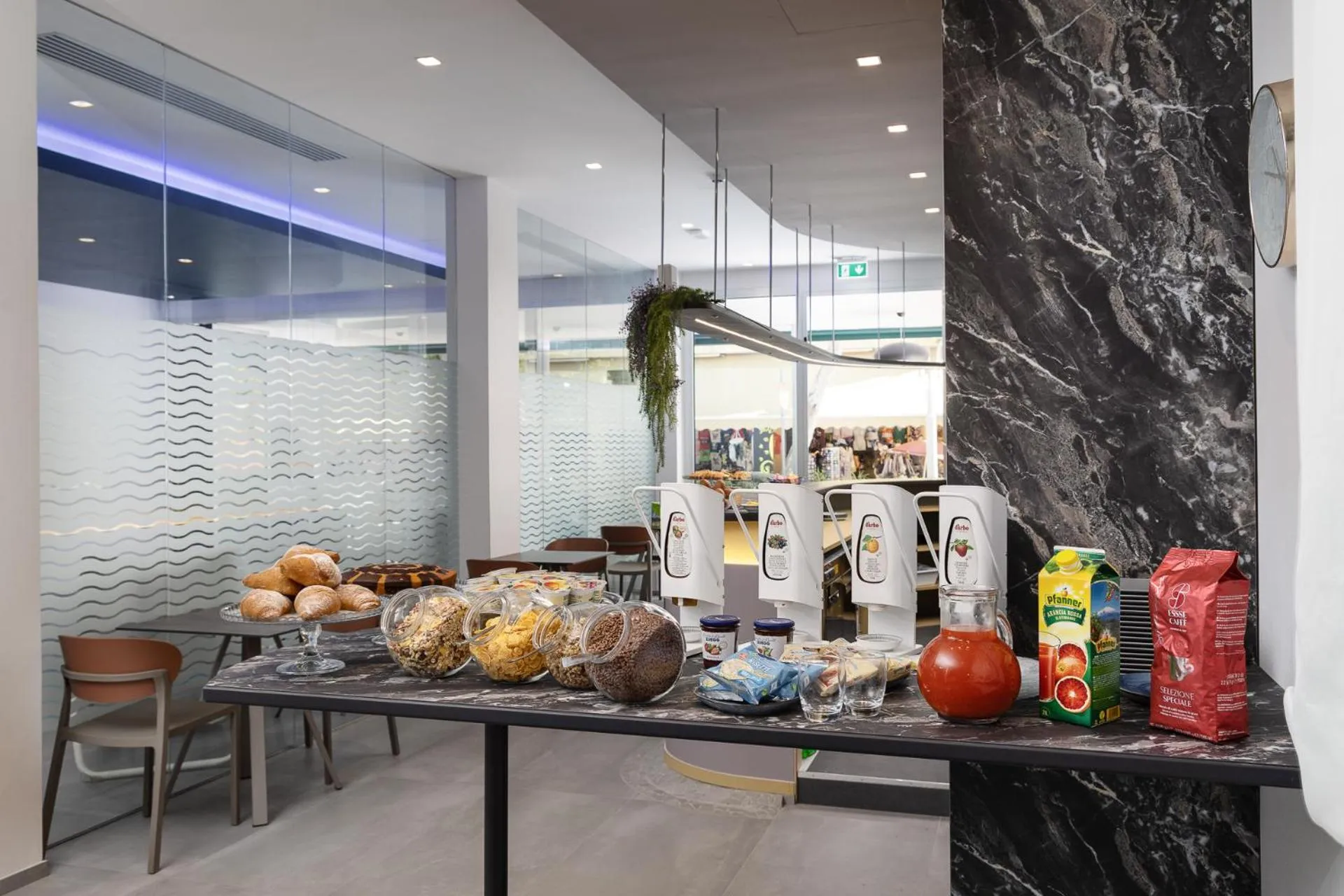 Breakfast in Hotel Niagara