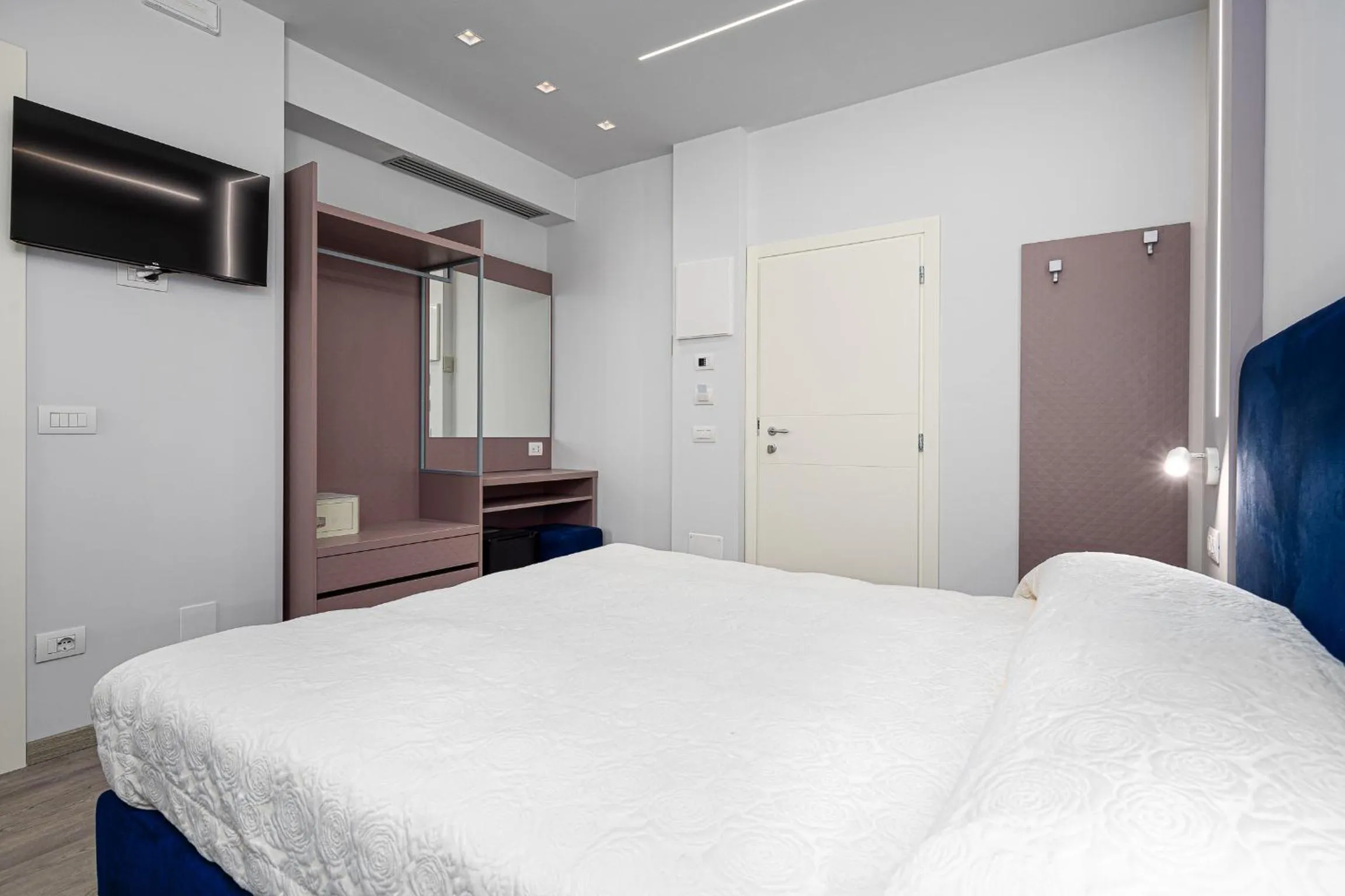 Bed in Hotel Niagara