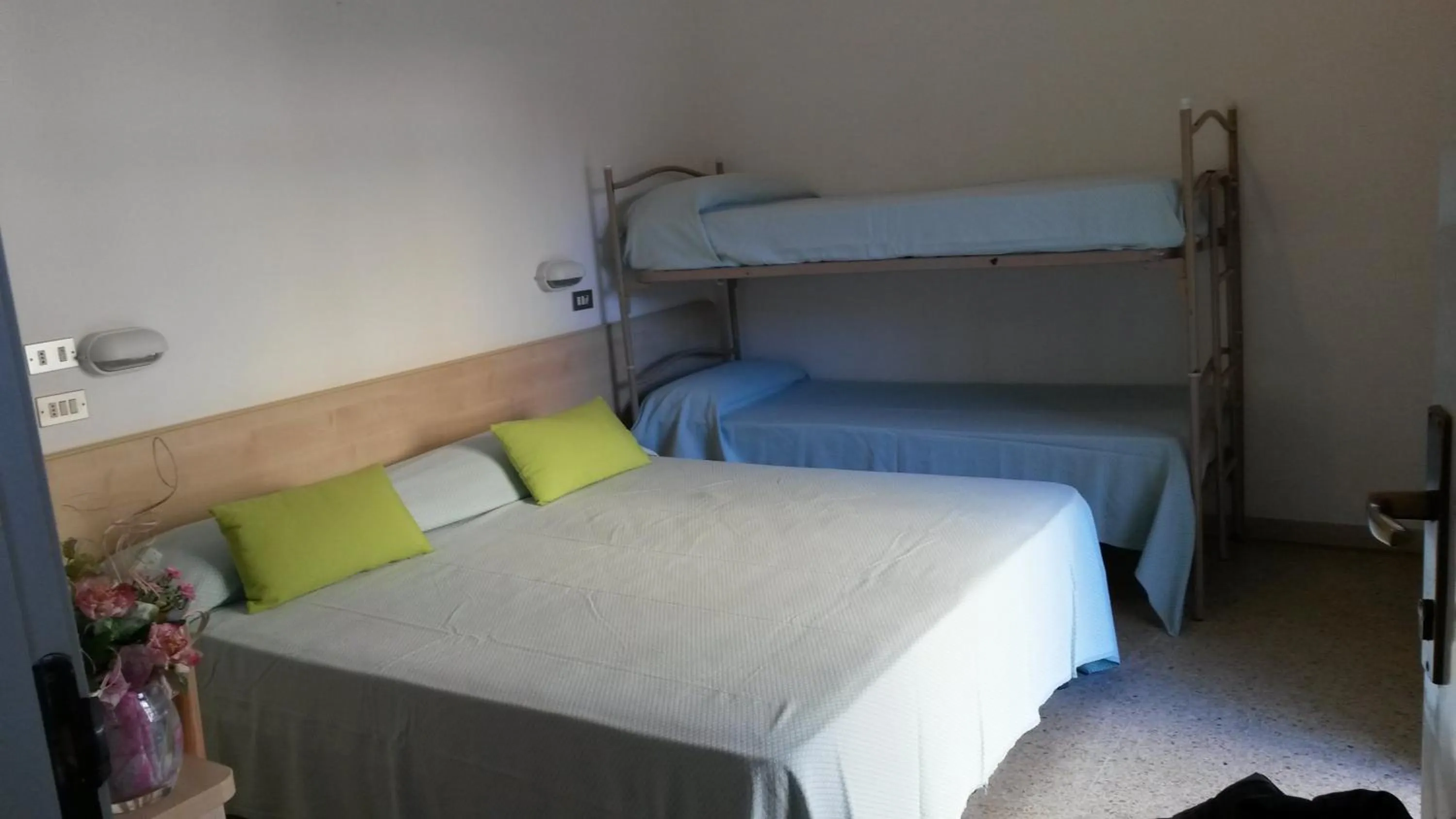 bunk bed, Bed in Hotel Niagara