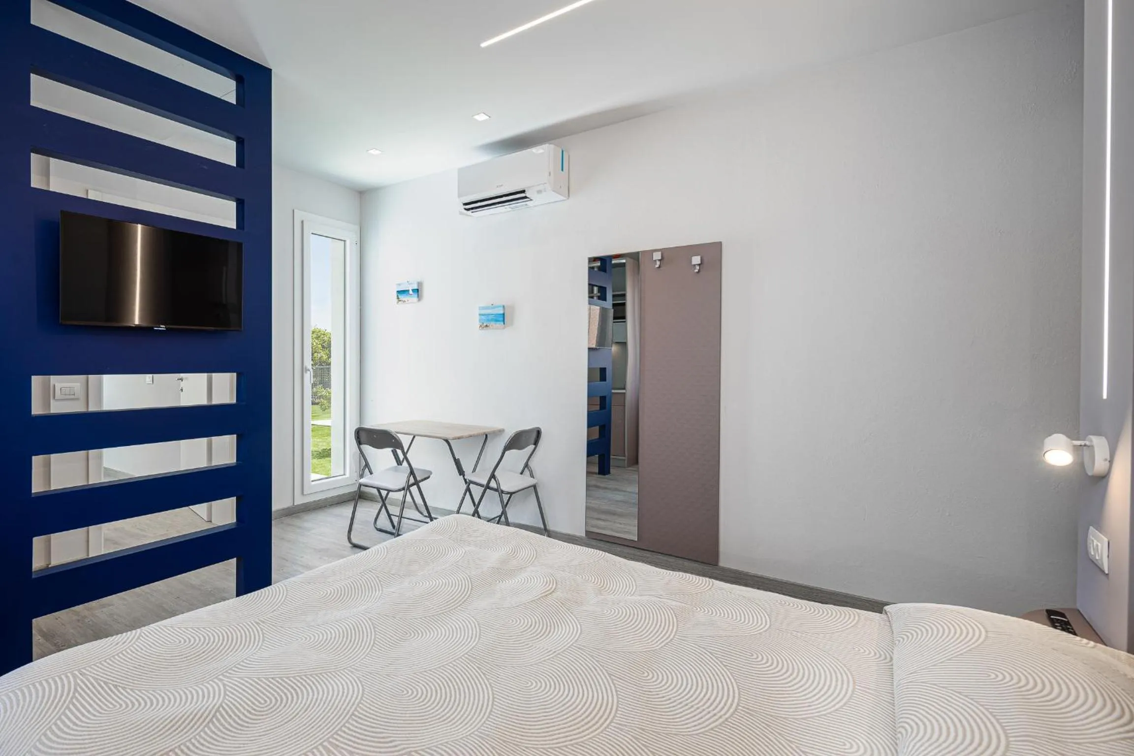 air conditioner, Bed in Hotel Niagara