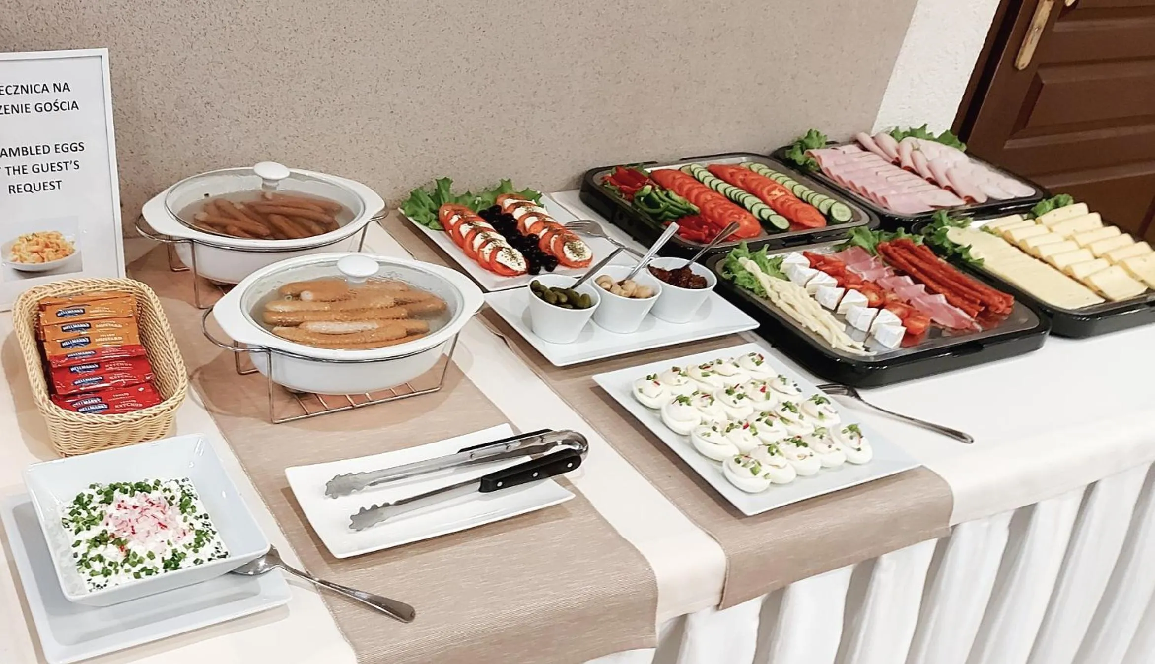 Buffet breakfast in Vector-Property