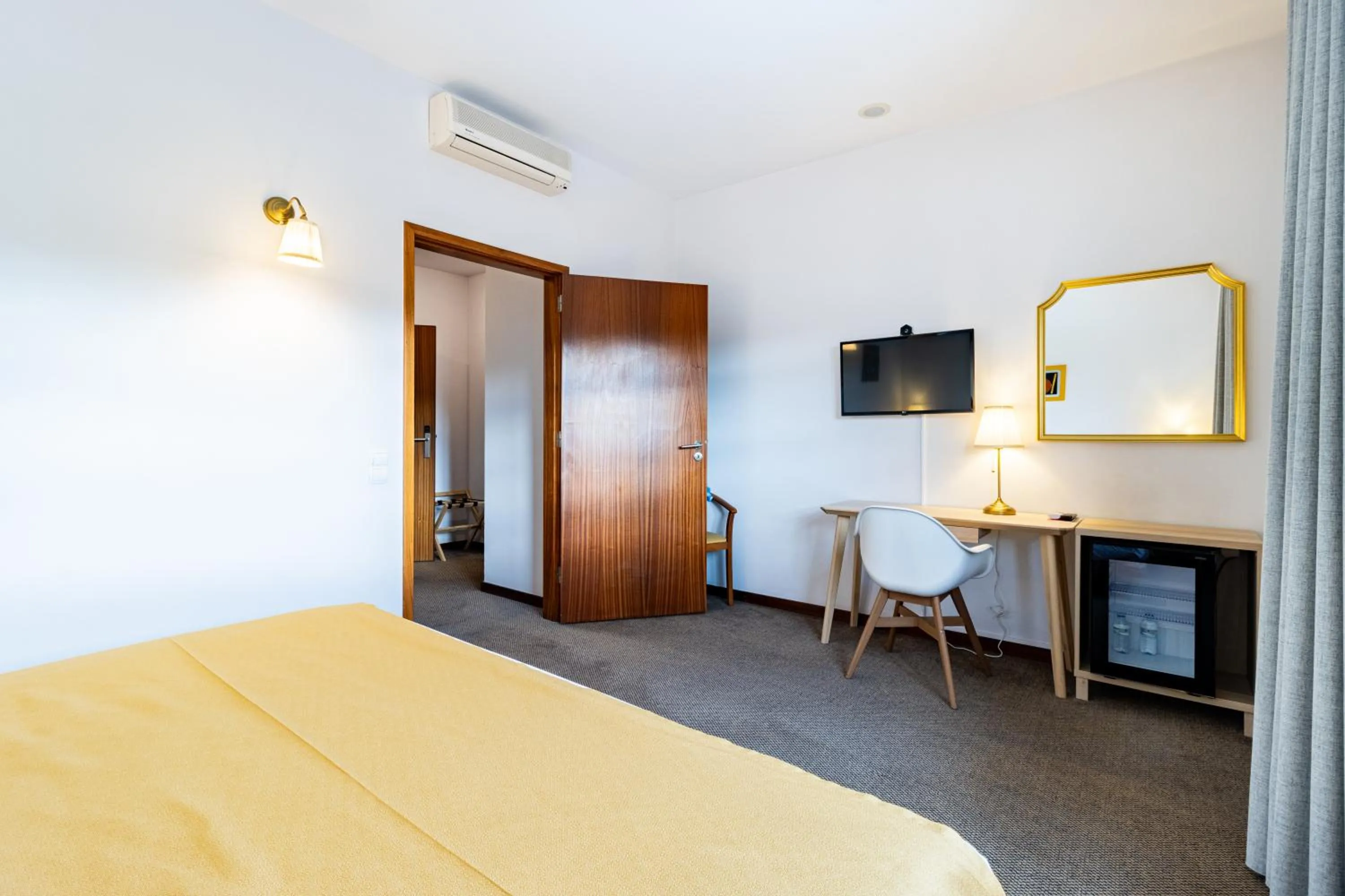 Bed in Hotel La Fontaine